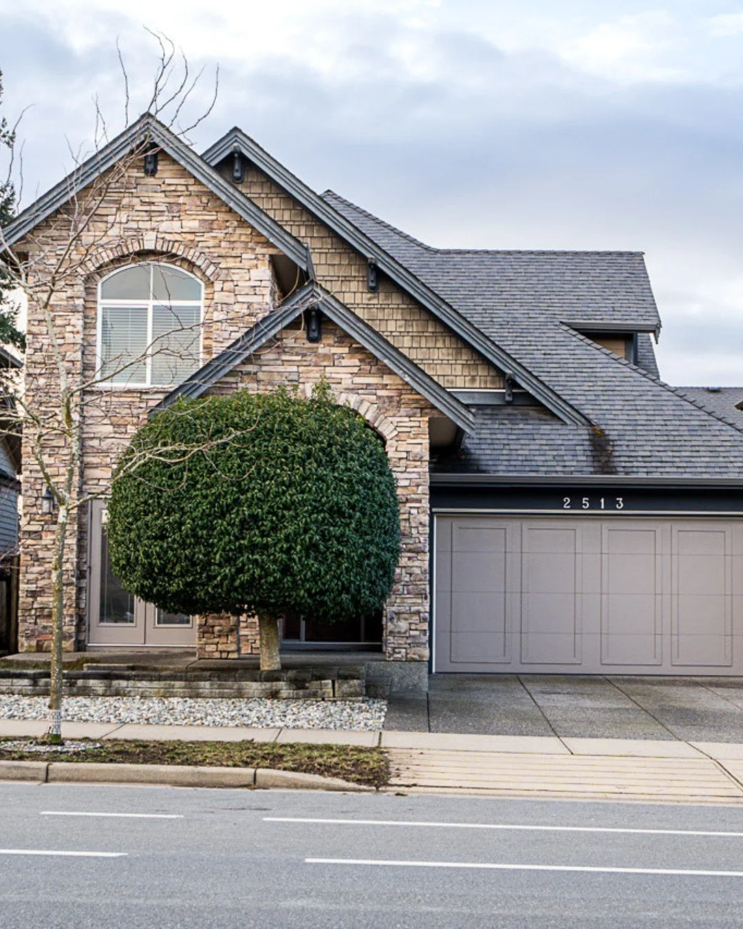 6 bedrooms. 3,606 sq ft. One seriously impressive family home.

Welcome to this Benchmark-built beauty in Morgan Heights, proudly owned by the original owner and completely move-in ready.

The open great room layout features 10&rsquo; ceilings, crown