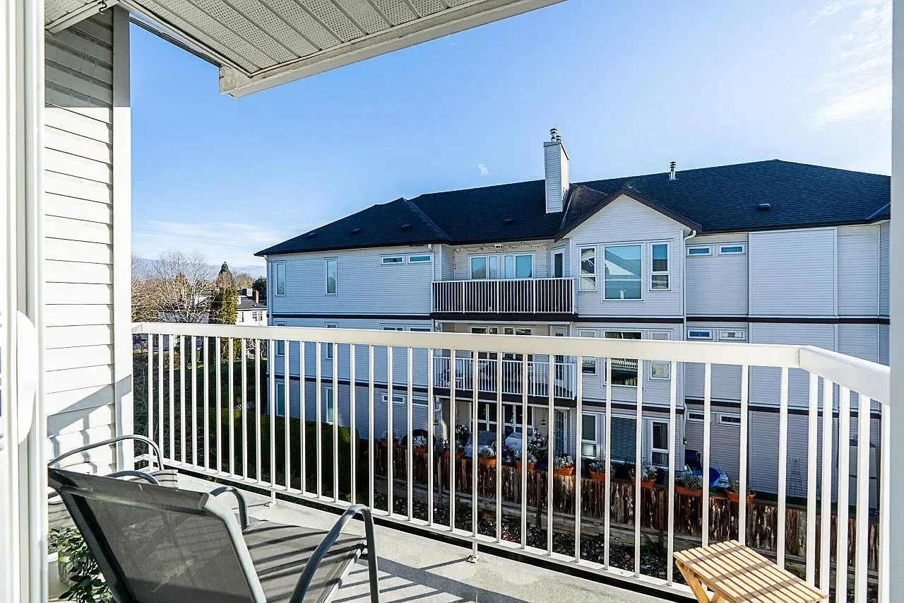 If I was 55+ and looking for a home in Cloverdale that had low strata fees, i'd be looking at this one

Carriage House in the Heart of Downtown Cloverdale! This top-floor corner unit in a quiet 55+ building offers 1,153 sqft, 2 bedrooms and 2 bathroo