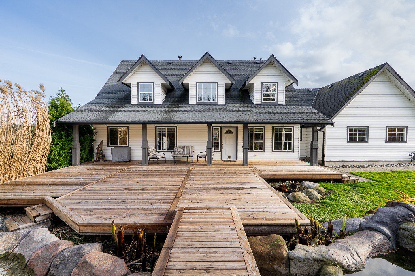 When I say I want a home that's got some space AND a man cave, this is what I mean. 

Incredible Opportunity Steps from the Pacific Hwy Border! This just-under 1 acre (.998) property is perfect for a home-based business, equipment storage, and more -