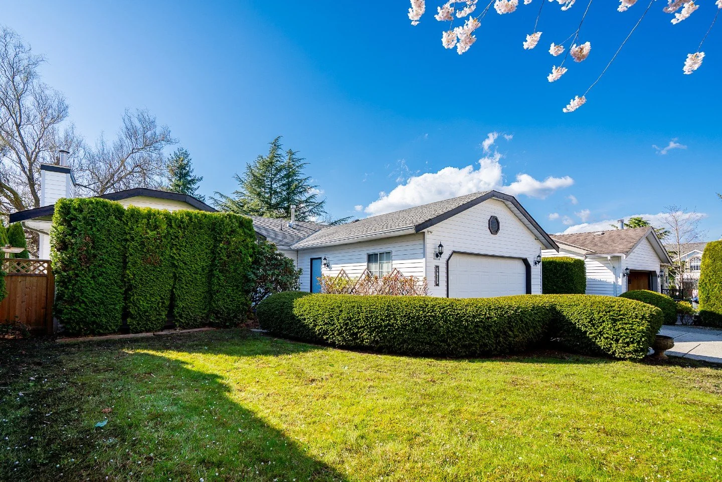 It's the little details with this rancher in Cloverdale that matter.

And you didn't expect what was on the inside with this one! 

From the painted blue front doors, to the wallpapered powder room. This one has been thoughtfully updated and it shows
