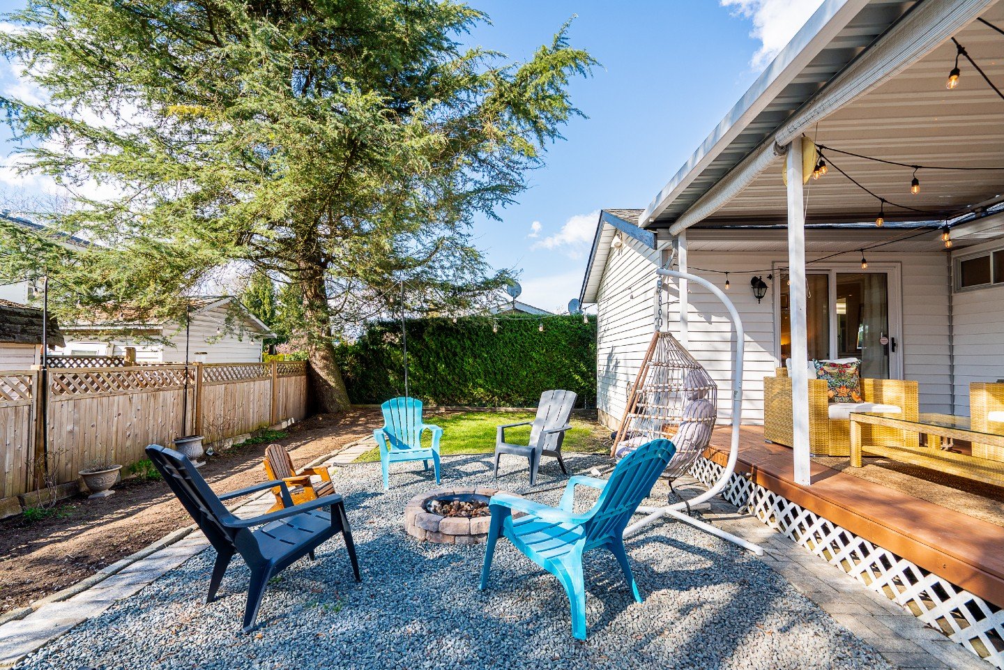When I say, "I want a nicely manicured backyard I can entertain in," this is what i mean. 

This rancher in Cloverdale is as nice outside as it is inside.

5935 169A STREET, SURREY

Double tap if you agree - or even better, come view it in 
