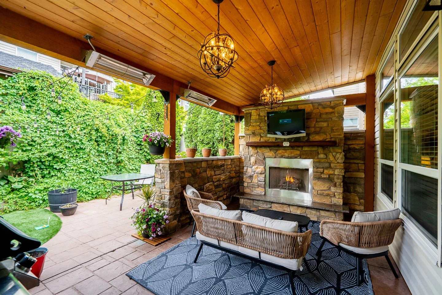 When the listing says 'great outdoor space' this is kind of what we mean...

6074 163b Street, Surrey

This is the kind of home where you have to love entertaining to appreciate the care and detail of this outdoor set up. I mean come on - covered pat