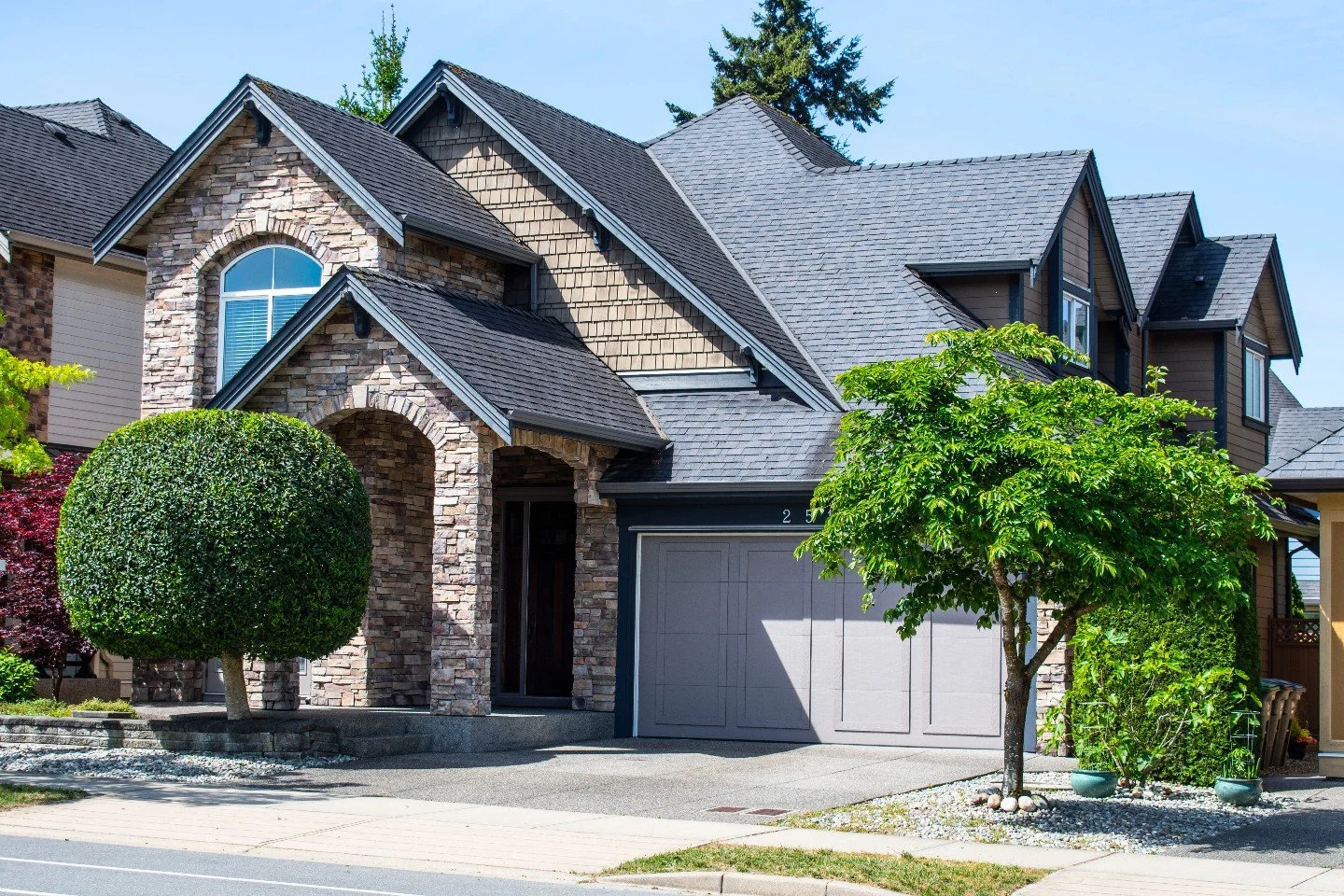 Who's ready for summer bbq's?

In this home at 2513 164 STREET, you just need to bring the people because your setup is done. This Morgan Heights-Stunning Benchmark-Built Family has proudly been owned by only the original owner.

It's been beautifull