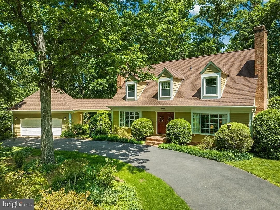 🌟 SOLD in Nokesville ! 🌟
Thrilled to announce Joey Remondino sold 14124 Feather Ln 🏡🔑
This enchanting Cape Cod nestled on a one-acre private treed lot has found its new owners.  Congratulations to the lucky buyers who will now enjoy this idyllic 