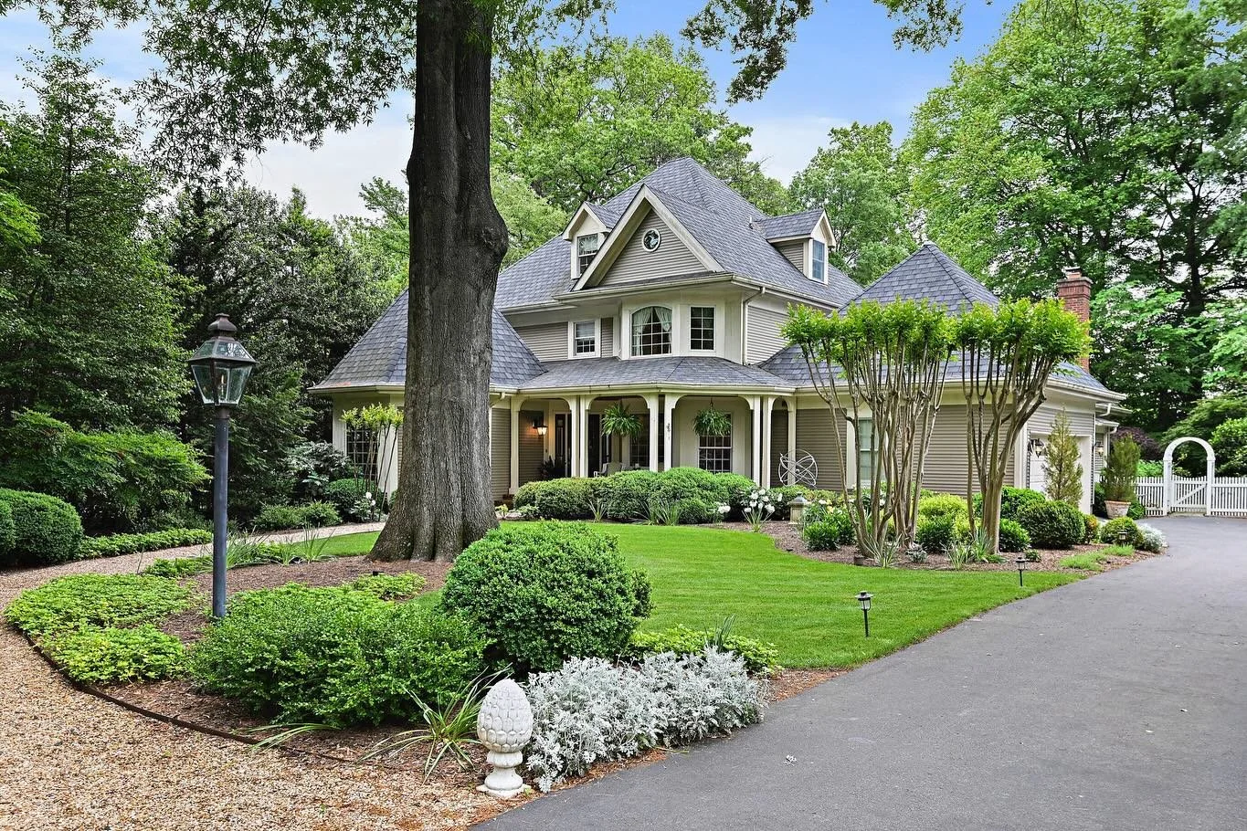 💥Sold 347 Ayr Hill Ave NE 💥 $2,200,000 &mdash; This enchanting custom craftsman home in Vienna has found its new owners! Congratulations to the lucky buyers on their beautiful new home. #JustSold #ViennaVA #DreamHome #JGroupRealty #RealEstateSucces