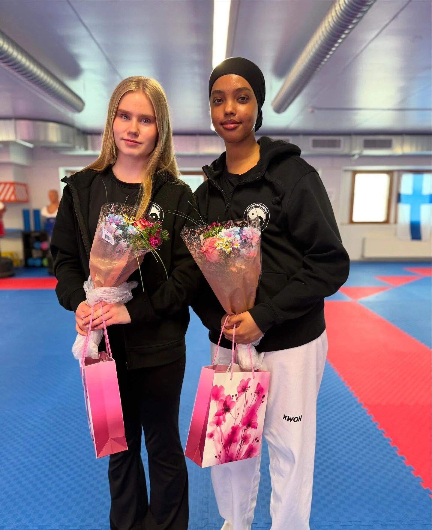 Ihanat #kes&auml;duuniopnpiikkiin -kes&auml;ty&ouml;ntekij&auml;mme Abraar ja Vanessa saivat kahden viikon ty&ouml;jakson p&auml;&auml;t&ouml;kseen. Nyt on hyv&auml; kirmata kes&auml;laitumille kes&auml;kassien ja -kukkien kera 🌸

Tyt&ouml;t toimiva
