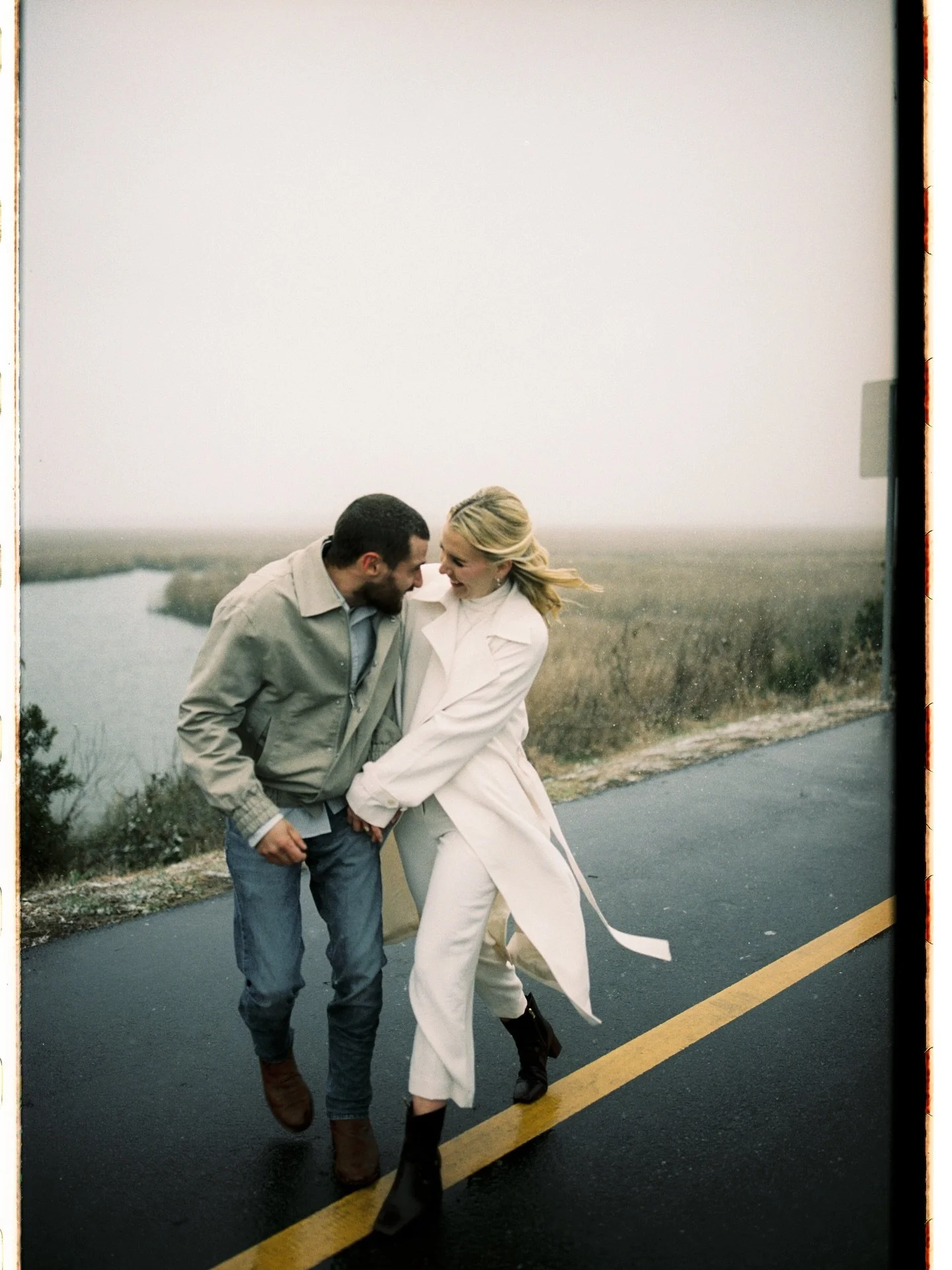 Hannah and Harrison traveled from out of town for their engagament session which happened to fall on the ONLY snowstorm this year in Charleston&hellip;that didn&rsquo;t stop them from fully embracing it and we spent the evening bopping in and out of 