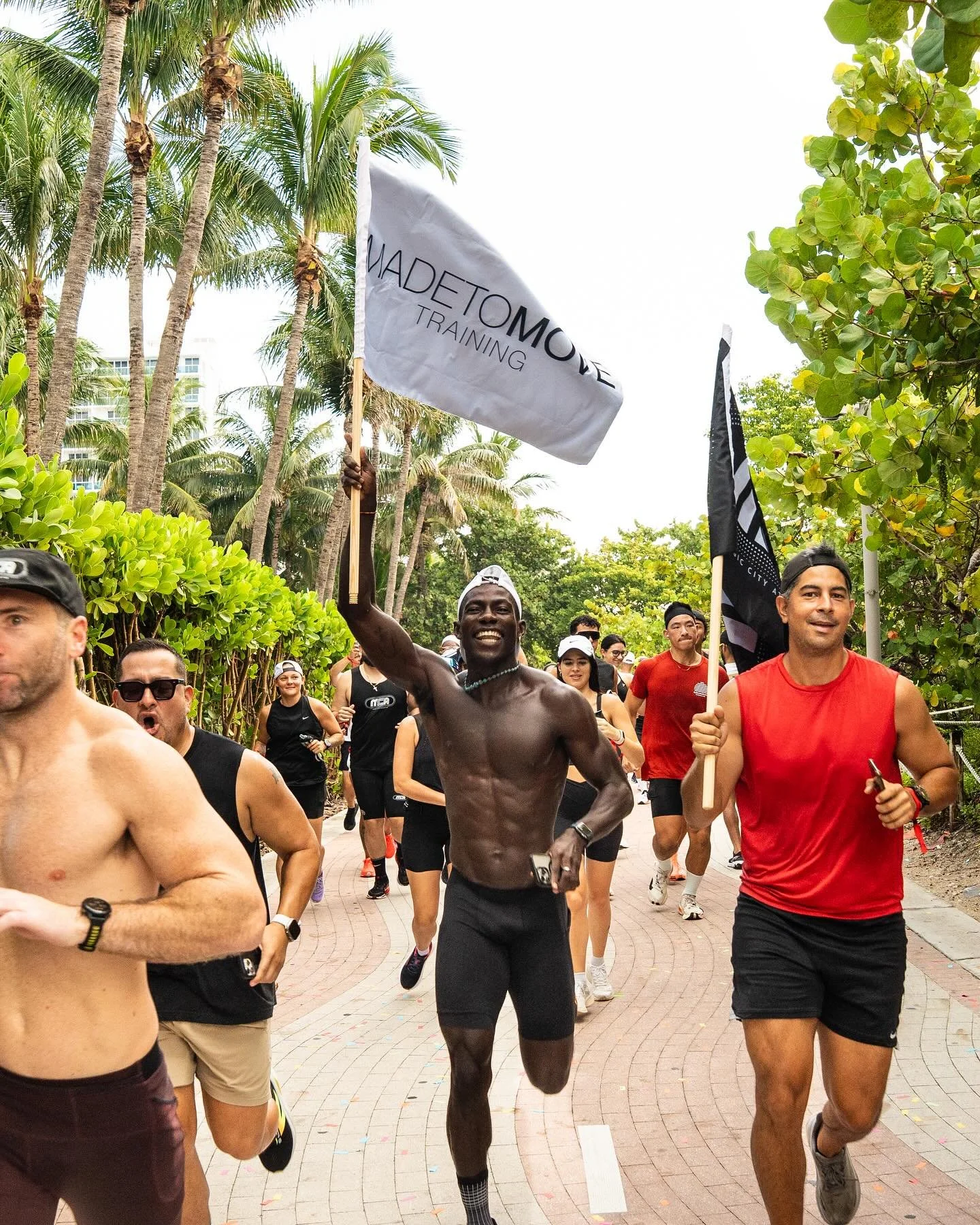 Lululemon Hot 🥵 Heat club 
The energy was unmatched this past Sunday. Thank you to all the local run leaders 🫶🏿 @miamirunclub @southbeachrunclub @run0440 @runadic @southbeachrunclub you guys energized this community 🫶🏿
#miami #runnersclub #summe