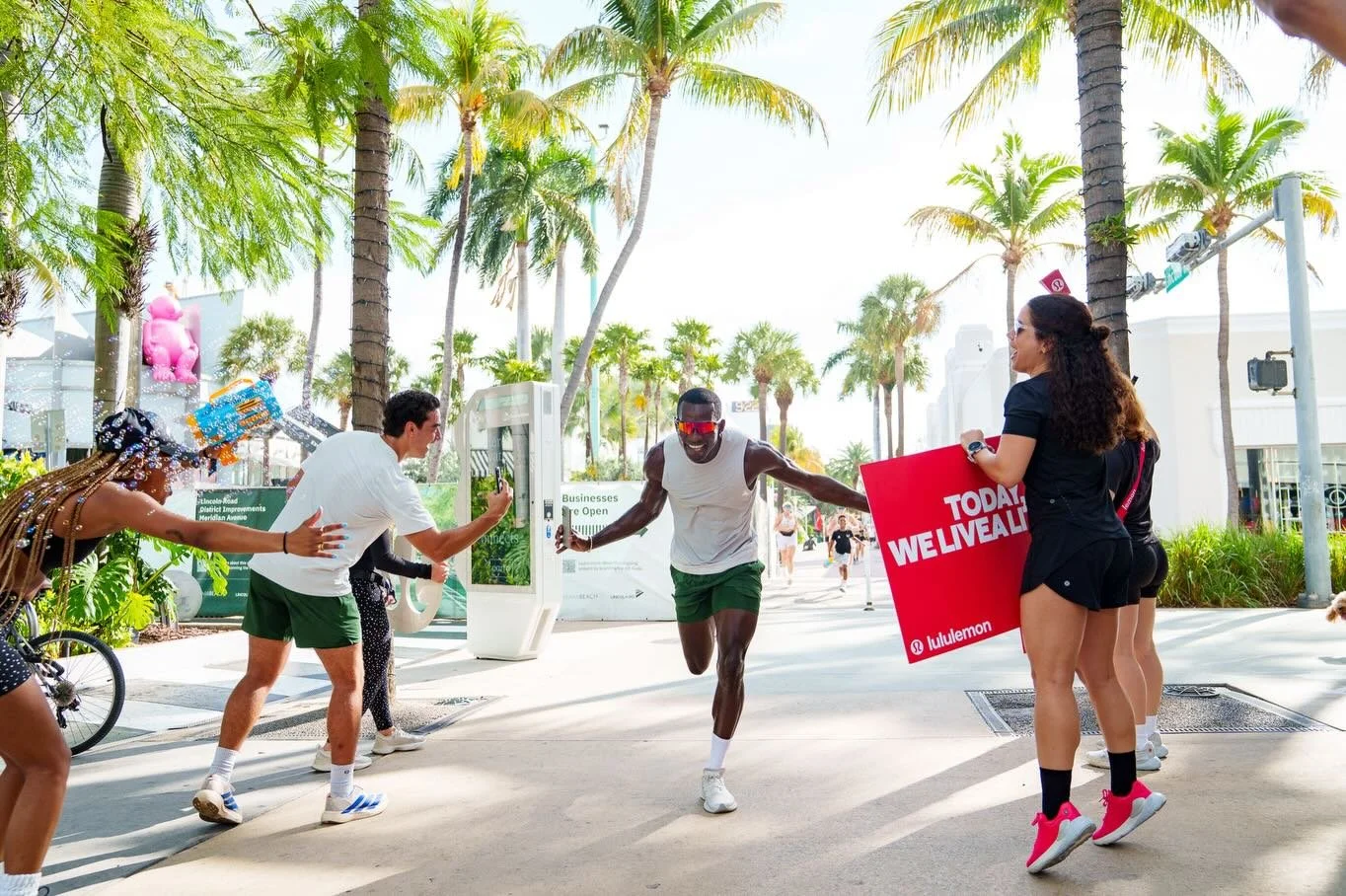 Last weekend was a movie 🍿 
.
We came out and show out for all of those runners who ran the #305halfmarathon congratulations 🎈🎊🍾 to all the runners 🏃🏿🏃🏿🫶🏿🏁 @lululemon