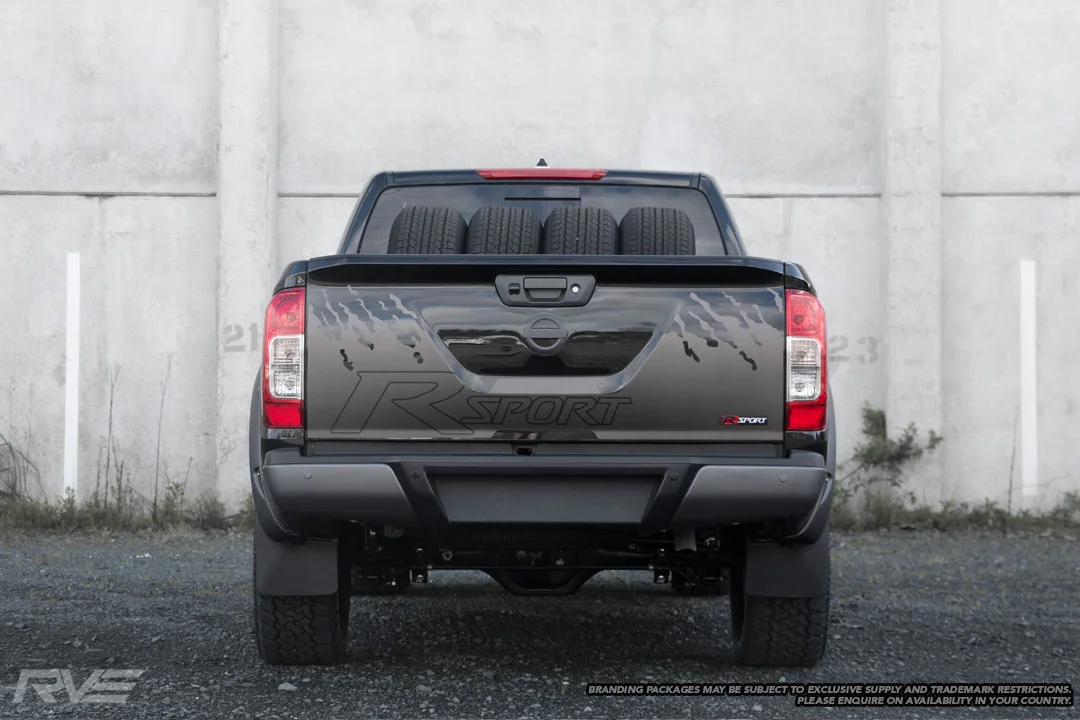 Nissan-Navara-R-Sport-Black-5.jpg