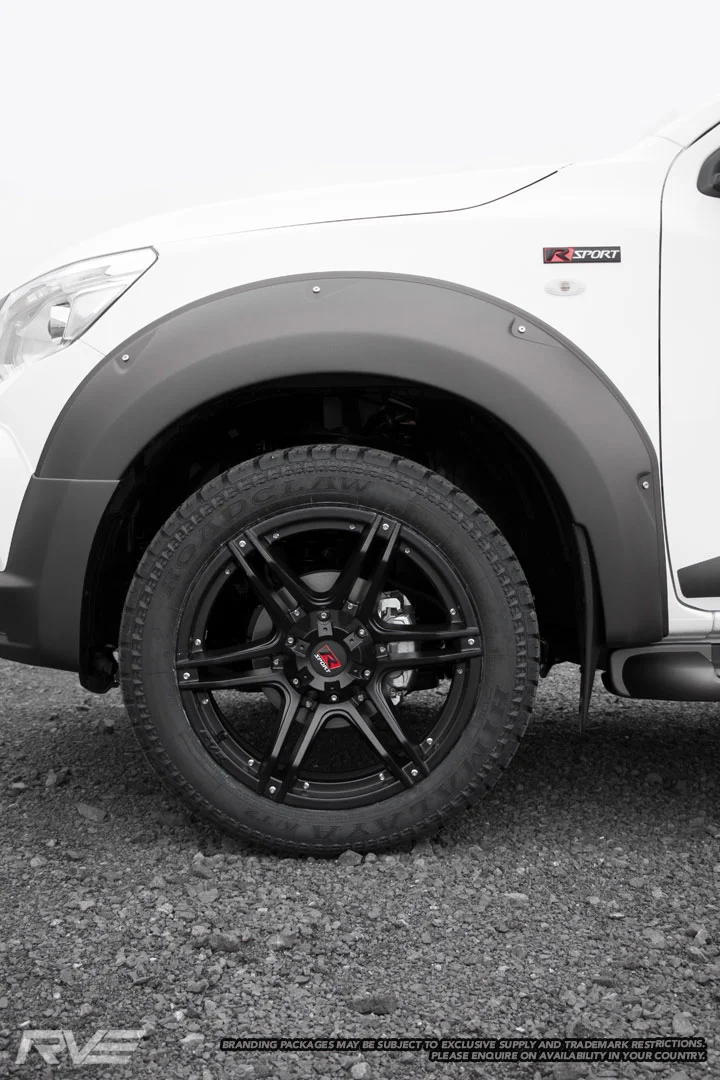 Nissan-Navara-R-Sport-White-6.jpg