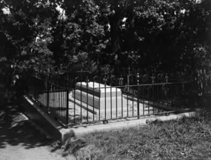 Grave of William Hobson RN.jpg