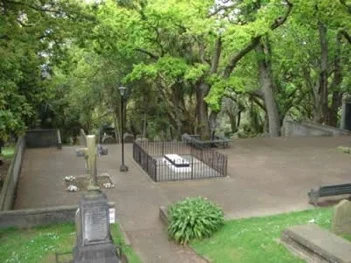 Grave of William Hobson RN (1792-1842).jpg