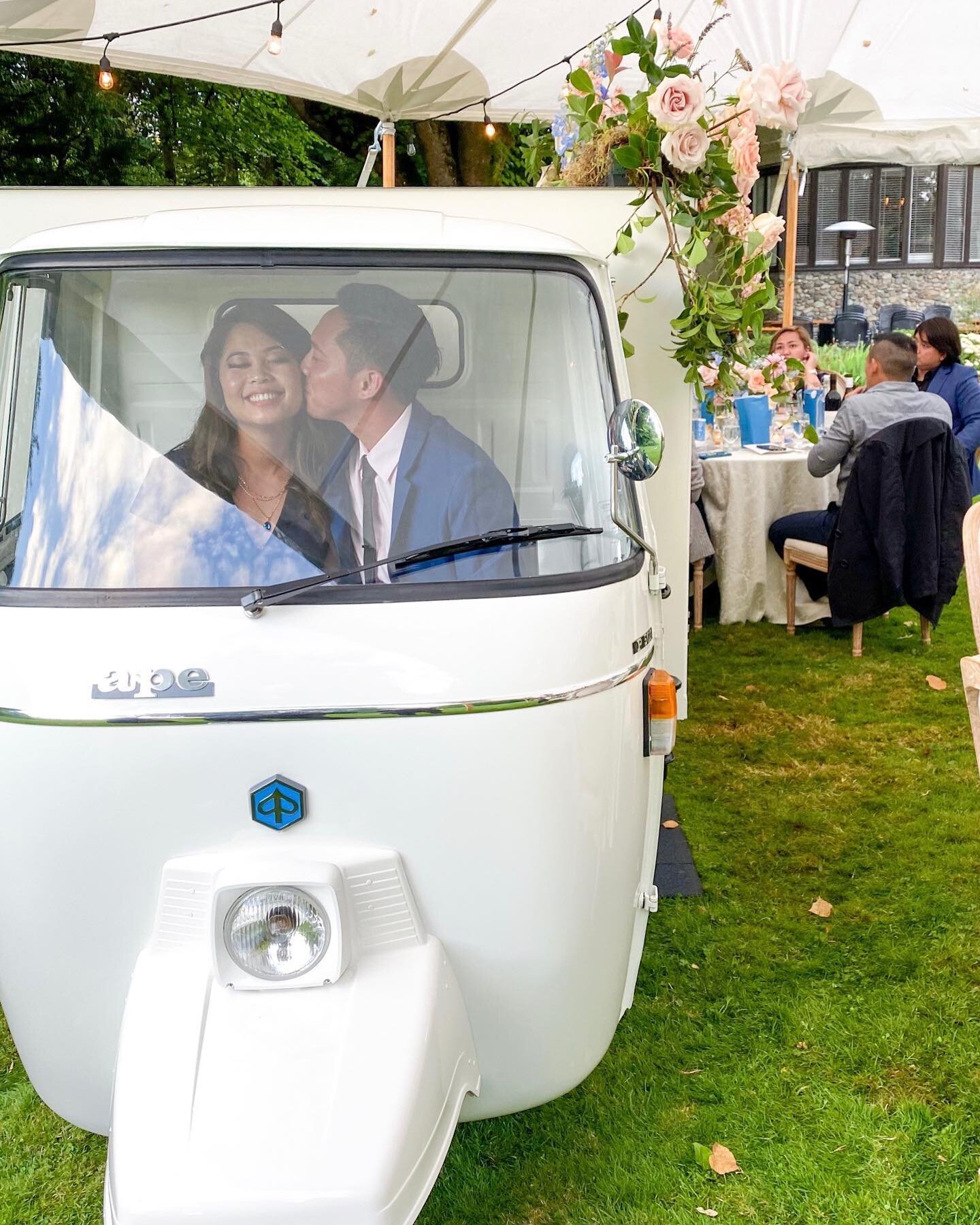 That&rsquo;s Amore ❤️! 

When the moon hits your eye
Like a big pizza pie, that's amore
When the world seems to shine
Like you've had too much wine, that's amore 🎶 
.
.
.
.
.
.
.
.

#bellissimabubbles #champagnevan #yvr #vancouver #beer #wine #weddi