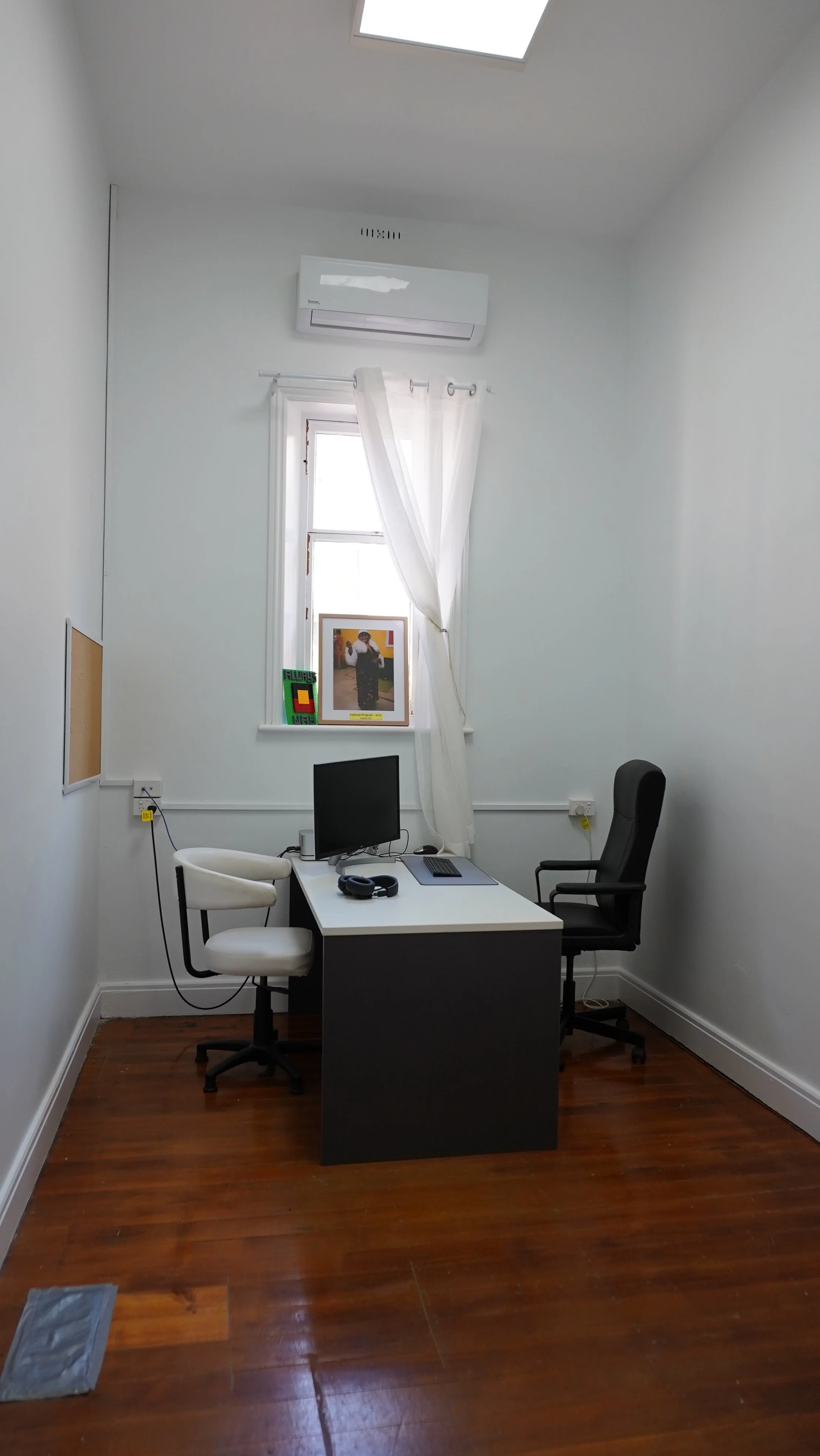 SMALL OFFICE 4.JPG