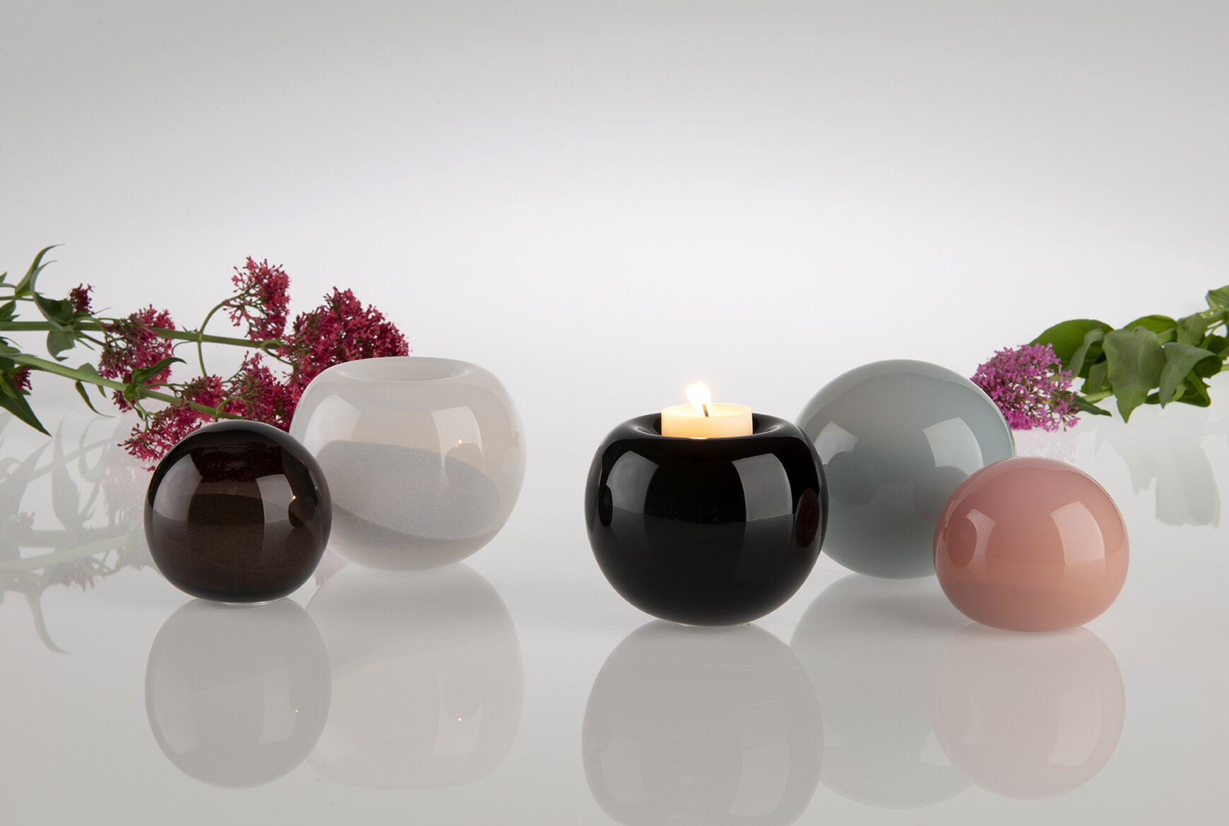   Our Memento Urns    Remember your loved ones in an everlasting way 