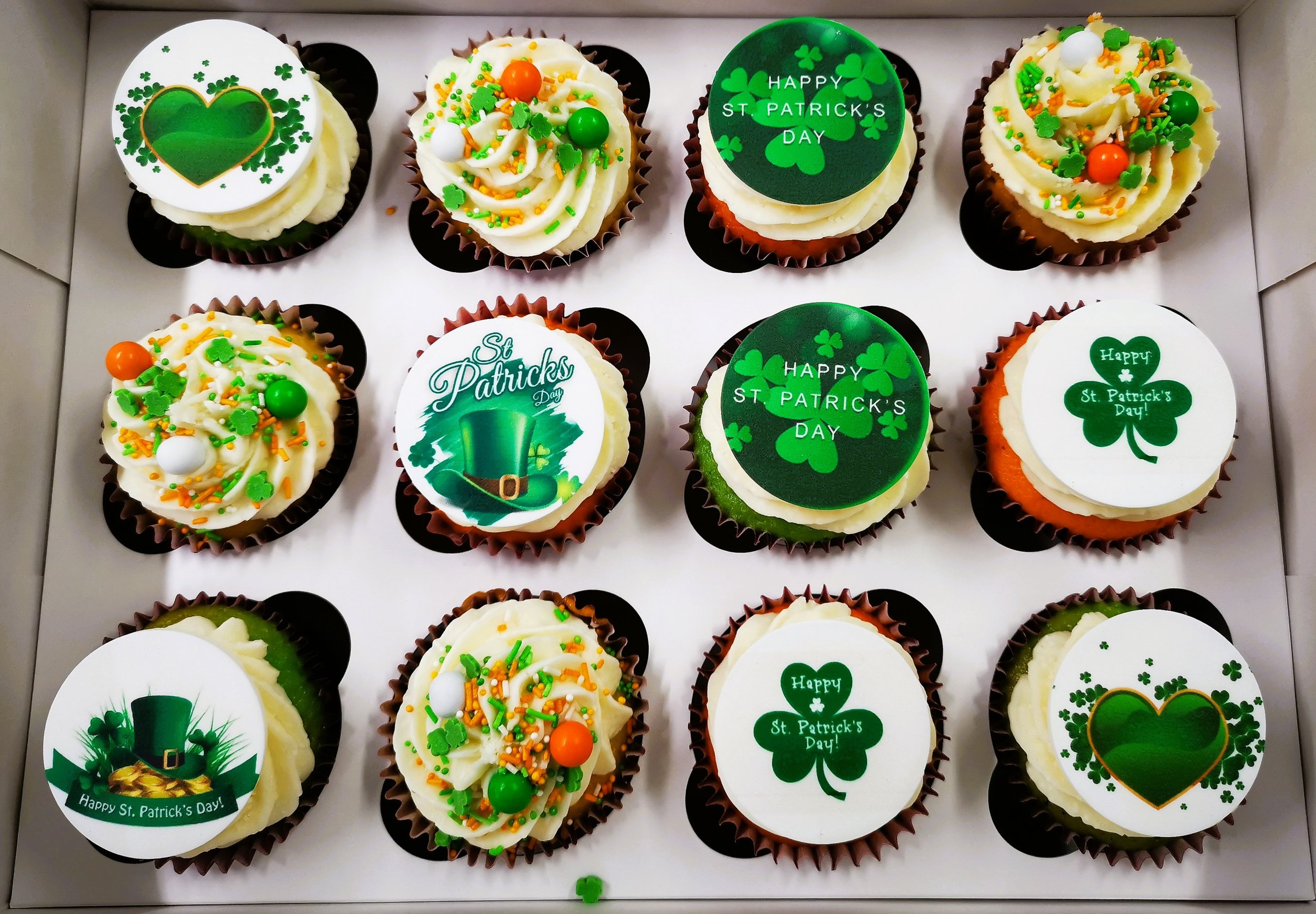 Hannah's Kitchen Catering Cork Cupcakes 016.jpg