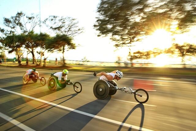 Pursuit :: Tristan Smyth of Canada, Johnboy Smith of England and Simon Lawson of England compete during the Men's T54 marathon on day 11 of the Gold Coast 2018 Commonwealth Games at Southport Broadwater Parklands on April 15, 2018 on the Gold Coast, 