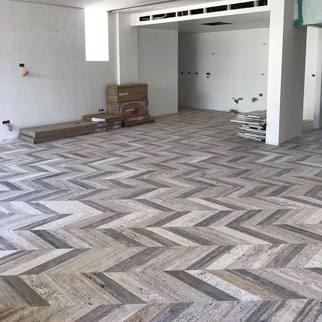 Travertino chevron .

#travertino#marble#chevron#effect#love#stone#colors #modern#luxury#design#decor#workinprogress#picoftheday#interiordesign#lebaneseinteriordesigners#home#factory#lebanon#beirut#marmgroup#italy