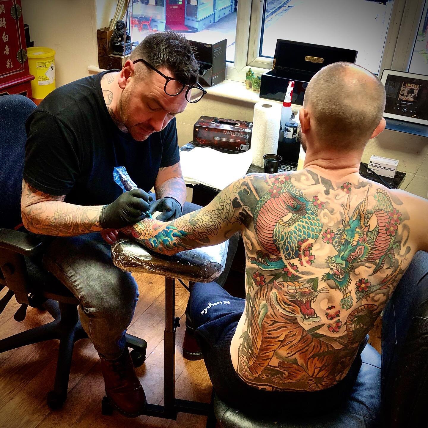 Great day with  Steve today. Backpiece is finished. Second sleeve starting next week. #japanesetattoo #japanesetattoos #dragon #dragontattoo #tigertattoo #72tattoo #manchester
