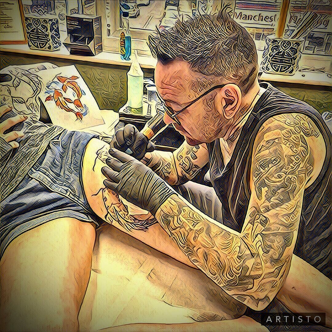 The old man of the shop at work. Thank you Lindsay for the picture x #72tattoo #japanesetattoo #manchester