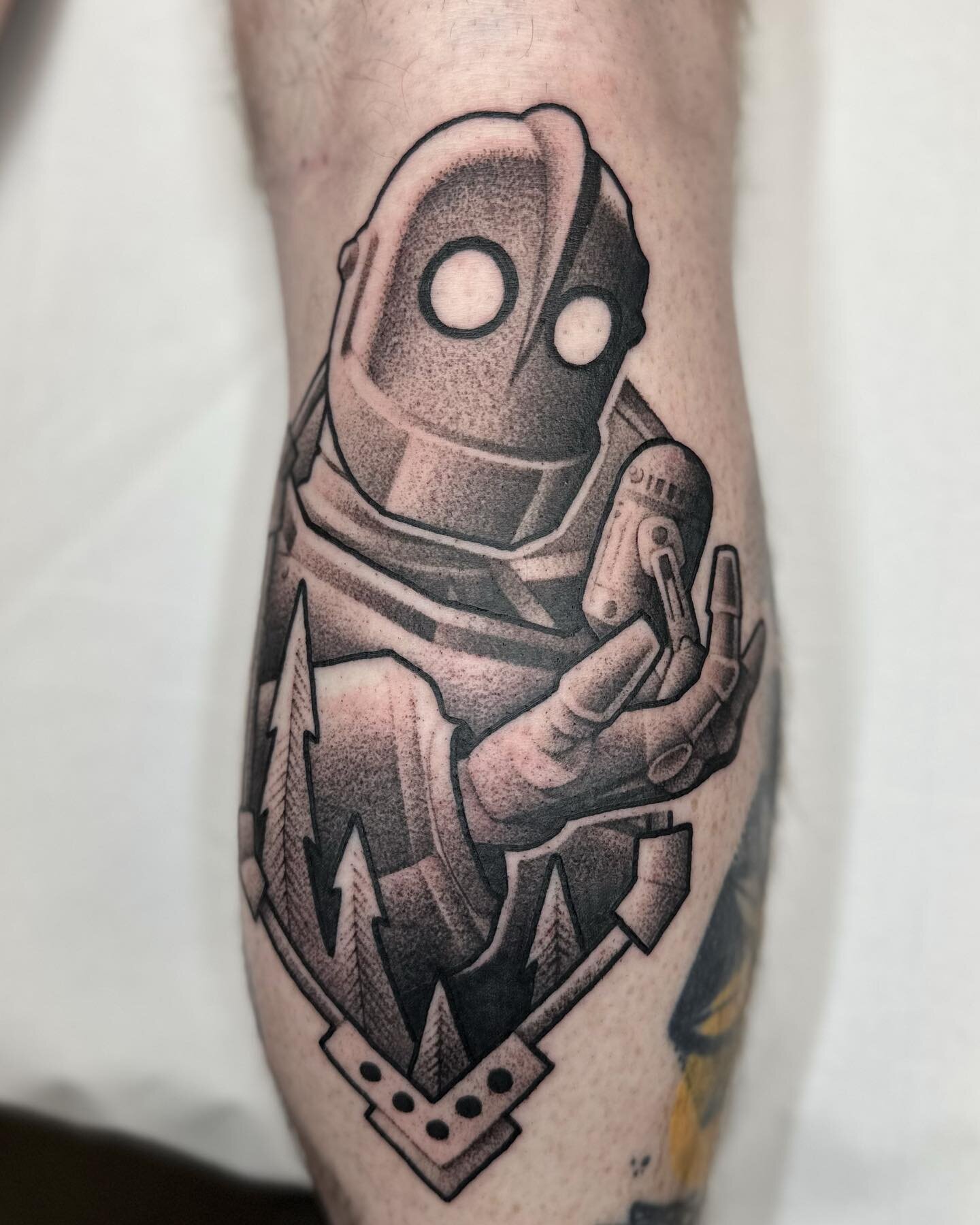 Made these 2 dudes for Rob today, thanks again man! 
.
.
.
.
.
#irongiant #irongianttattoo #tattoos #starwars #r2d2tattoo #blackworktattoo #dotworktattoo #artwork #tattooed #manchestertattoo