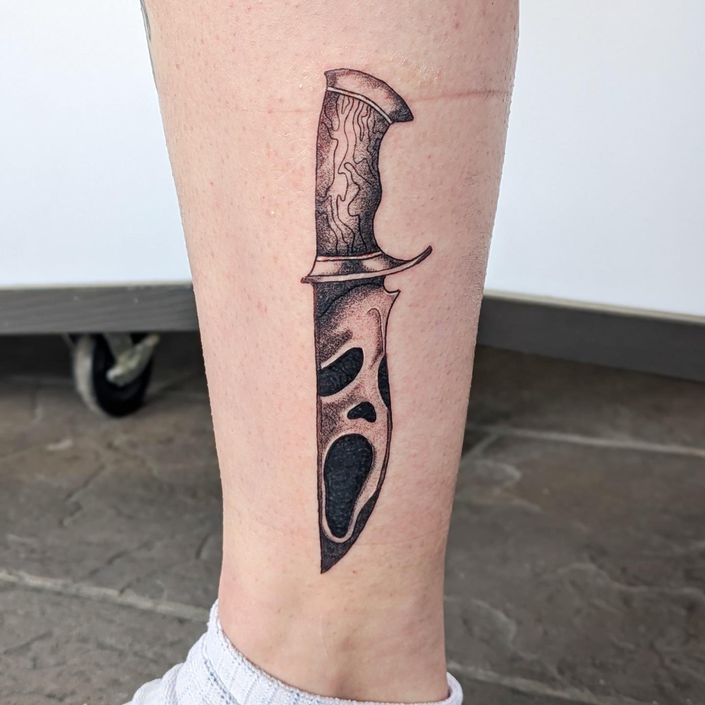 Amee's legs keep getting cooler and cooler 😎🤟thanks pal! 

&bull;&bull;&bull;&bull;&bull;&bull;&bull;&bull;&bull;&bull;&bull;&bull;&bull;&bull;&bull;&bull;&bull;&bull;&bull;&bull;&bull;&bull;&bull;&bull;

#ghostface #dagger #ghostfacetattoo #scream