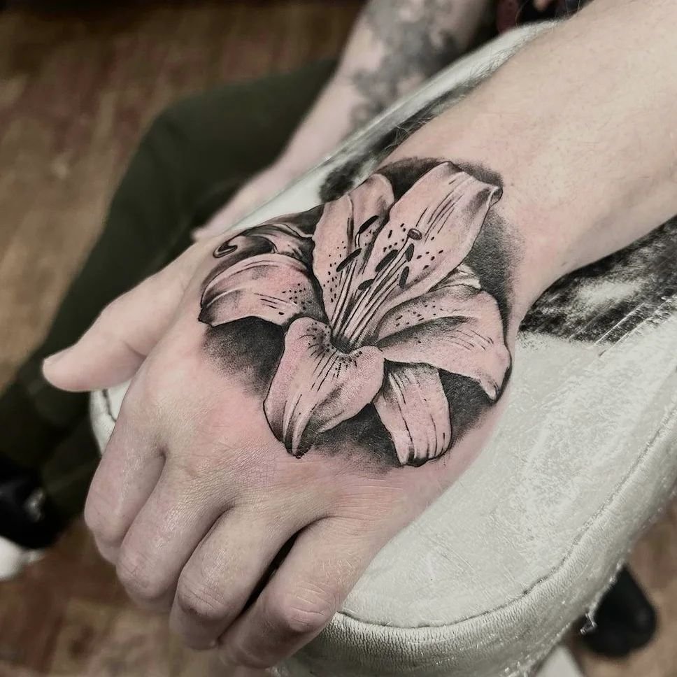 Lily made by @gavrourke72 💪💪

&bull;&bull;&bull;&bull;&bull;&bull;&bull;&bull;&bull;&bull;&bull;&bull;&bull;&bull;&bull;&bull;&bull;&bull;&bull;&bull;&bull;&bull;&bull;&bull;&bull;

#tattoomanchester #manchestertattoo #lily #flowers #handtattoo #bl