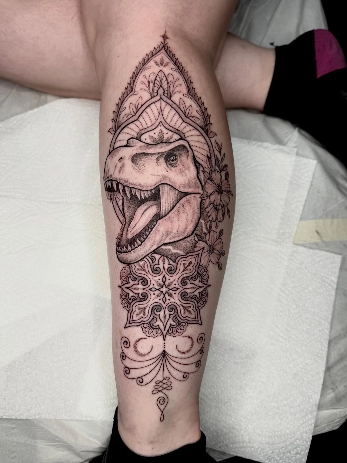 @rachjackson.tattoo in her happy place when it comes to tattooing dinos 👌

&bull;&bull;&bull;&bull;&bull;&bull;&bull;&bull;&bull;&bull;&bull;&bull;&bull;&bull;&bull;&bull;

#tattoo #tattoomanchester #manchestertattoo #ink #urmston #northwest #manc #