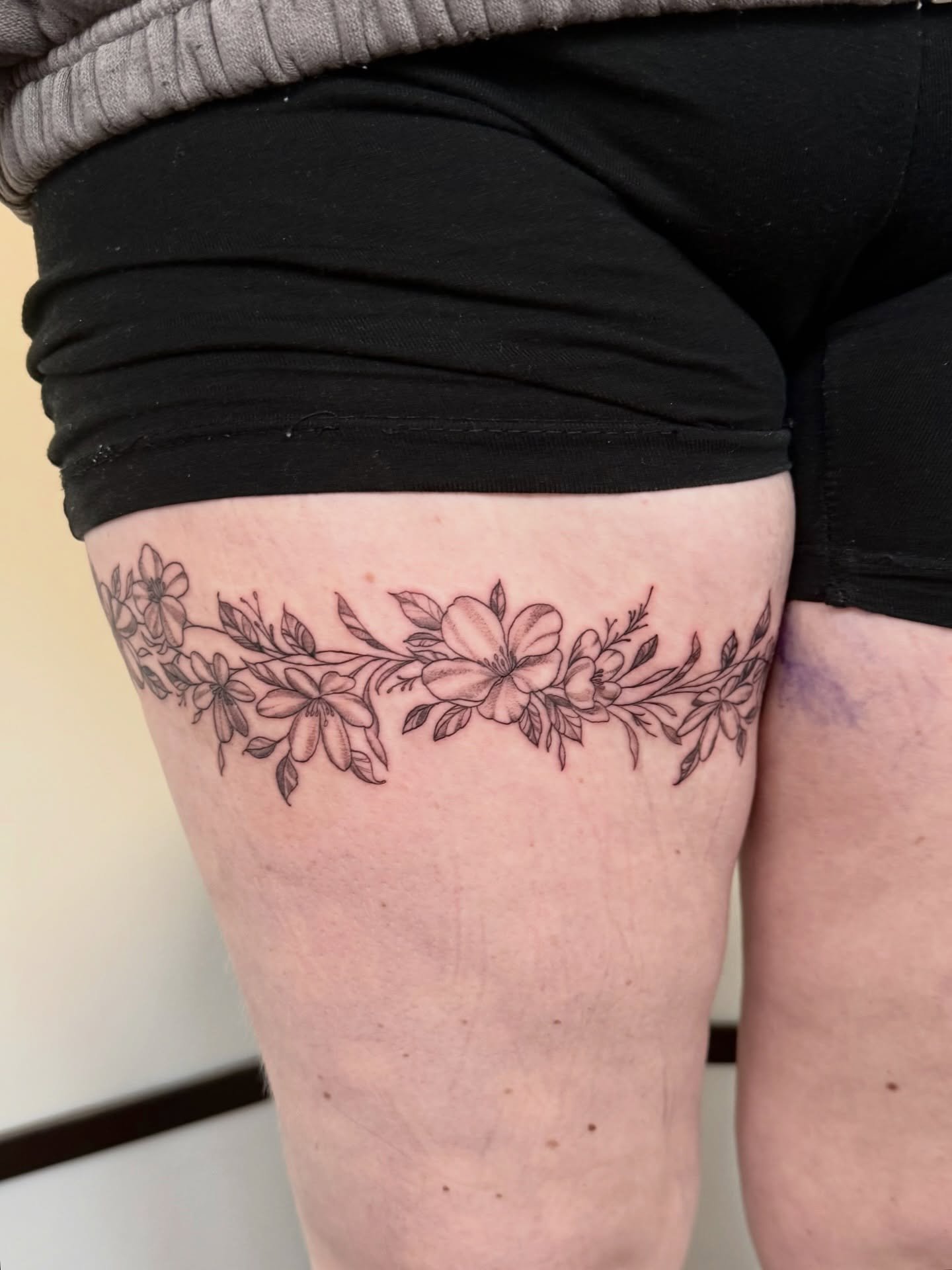Floral thigh wrap for Terri-Leigh.

Thanks for powering through this one pal 👌🏼💪🏻

&bull;&bull;&bull;&bull;&bull;&bull;&bull;&bull;&bull;&bull;&bull;&bull;&bull;&bull;&bull;&bull;&bull;&bull;&bull;&bull;&bull;&bull;&bull;&bull;&bull;&bull;&bull;
