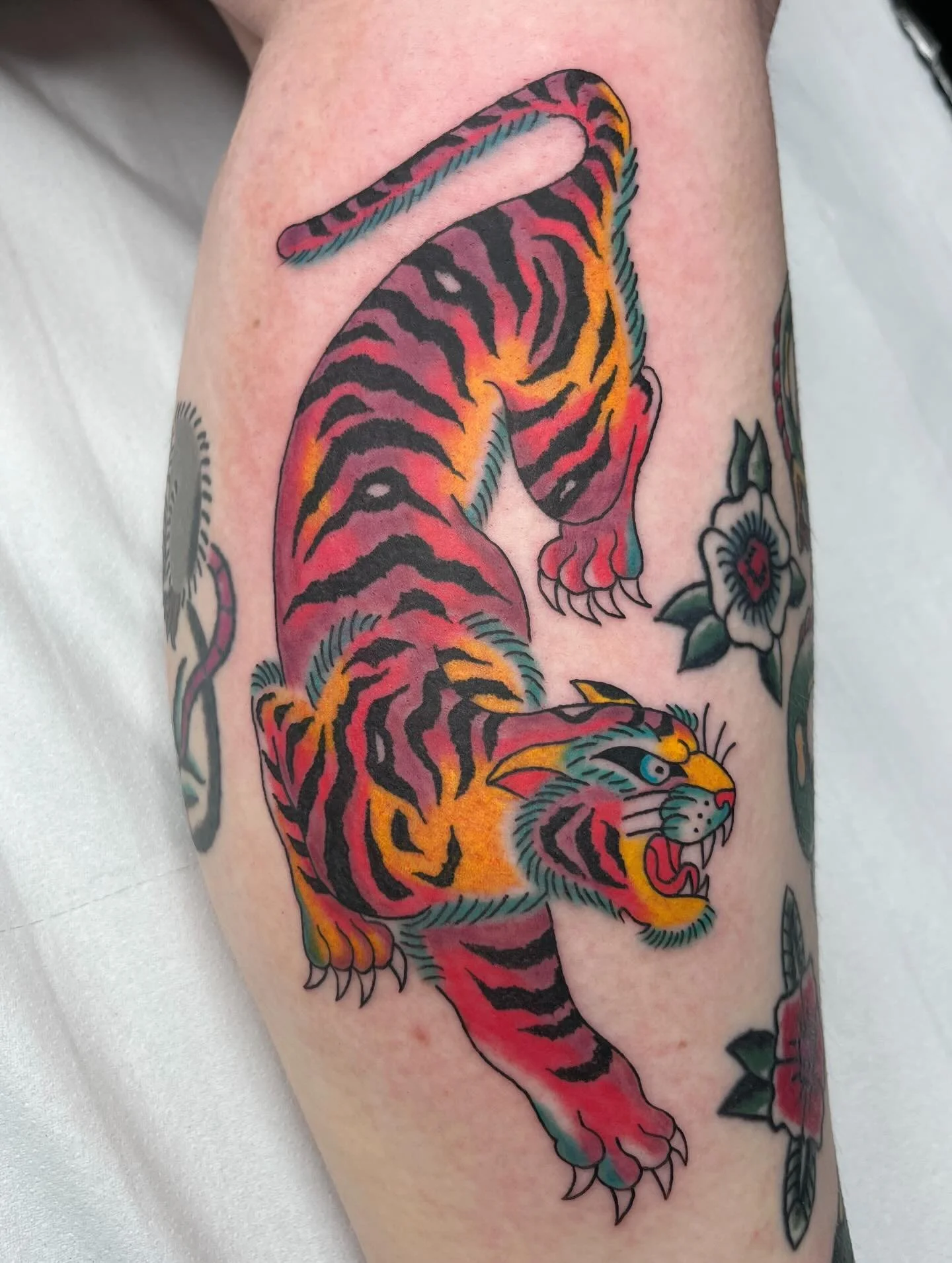 Colourful addition for Tegz @teganmansell 

#tradtattoo #americantraditionaltattoo #americantrad #traditional #traditionaltattooing traditionalflashtattoo tattoomanchester manchestertattoo manchestertattooist manchestertattooartist manchestertradtatt