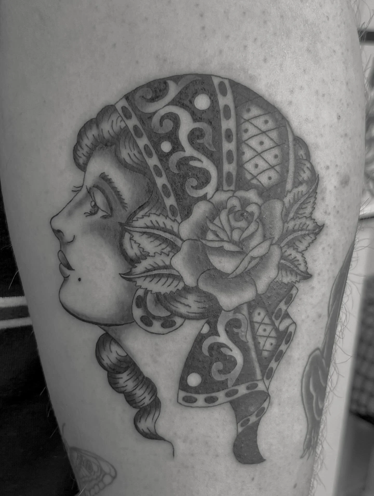 Lady head for Issac, thanks dude! Lady heads are possibly my favourite thing to paint and tattoo, so alwaysssss up for doing them!

#manchestertattooist #manchestertattooartist #manchestertradtattoos #tradtattoo #americantraditionaltattoo americantra