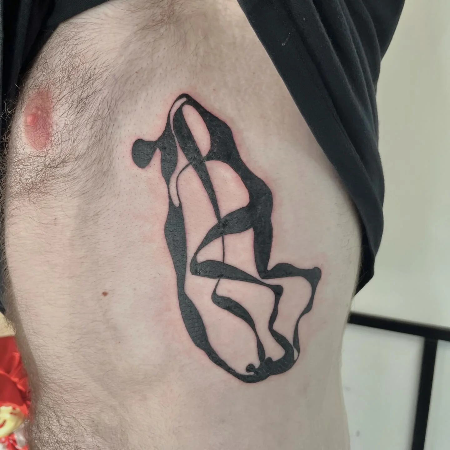 Bit of blackwork on the ribs for Matt
Dm to get booked in for the new year :)