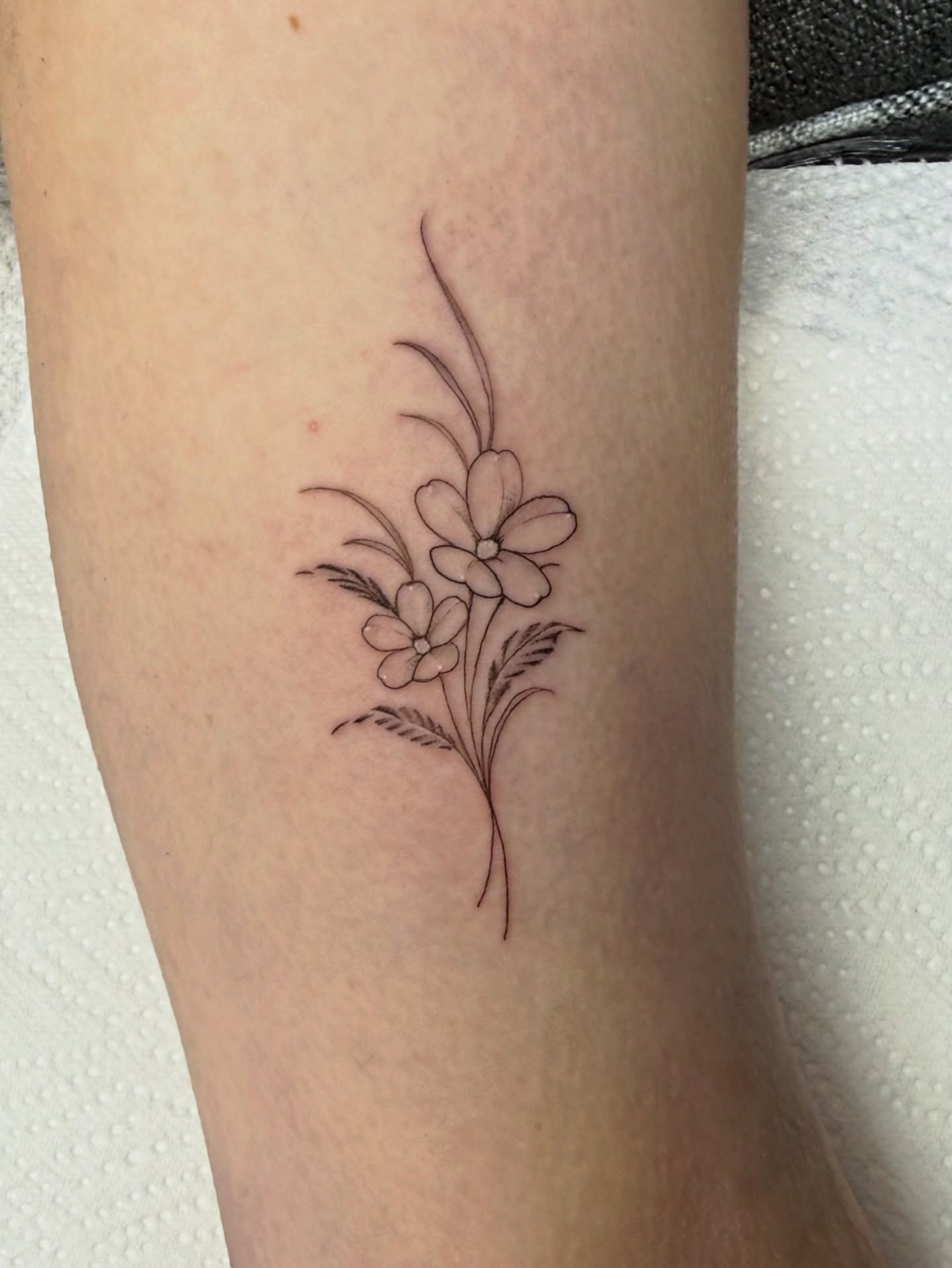 Fineline floral for Megan. Thanks dude!! 

&bull;&bull;&bull;&bull;&bull;&bull;&bull;&bull;&bull;&bull;&bull;&bull;&bull;&bull;&bull;&bull;&bull;&bull;&bull;&bull;&bull;&bull;

#tattoo #tattoomanchester #manchestertattoo #ink #urmston #northwest #man