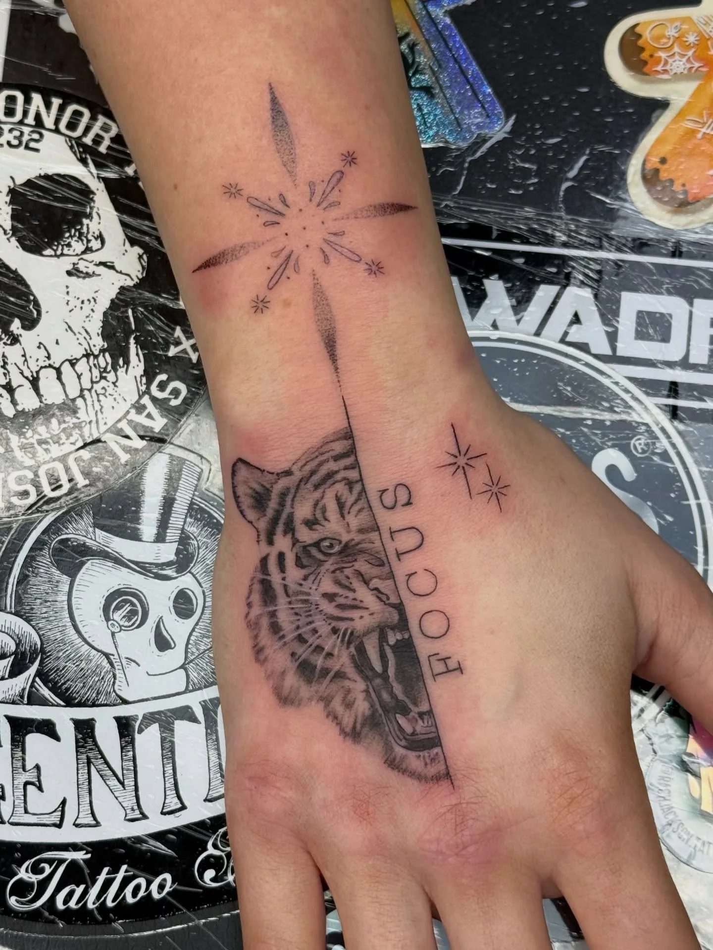 Always fun to tattoo hands 👌👌

Thanks Elle! 

&bull;&bull;&bull;&bull;&bull;&bull;&bull;&bull;&bull;&bull;&bull;&bull;&bull;&bull;&bull;&bull;&bull;&bull;&bull;&bull;
#tattoomanchester #manchestertattoo #urmstontattoo #tigertattoo #finelinetattoo