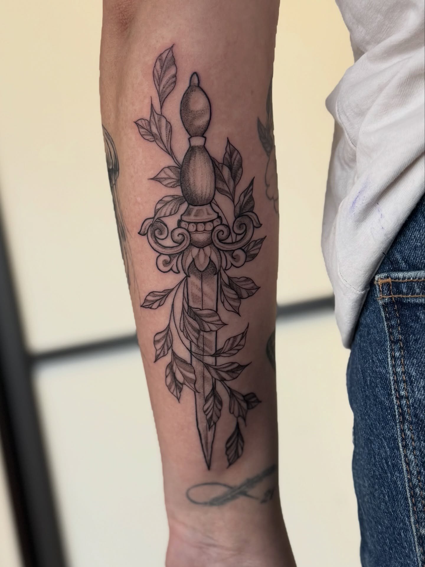 Thanks Becky!! 😍

&bull;&bull;&bull;&bull;&bull;&bull;&bull;&bull;&bull;&bull;&bull;&bull;&bull;&bull;&bull;&bull;&bull;&bull;&bull;&bull;&bull;
#manchestertattoo #blackandgreytattoo #dagger #floral #urmston