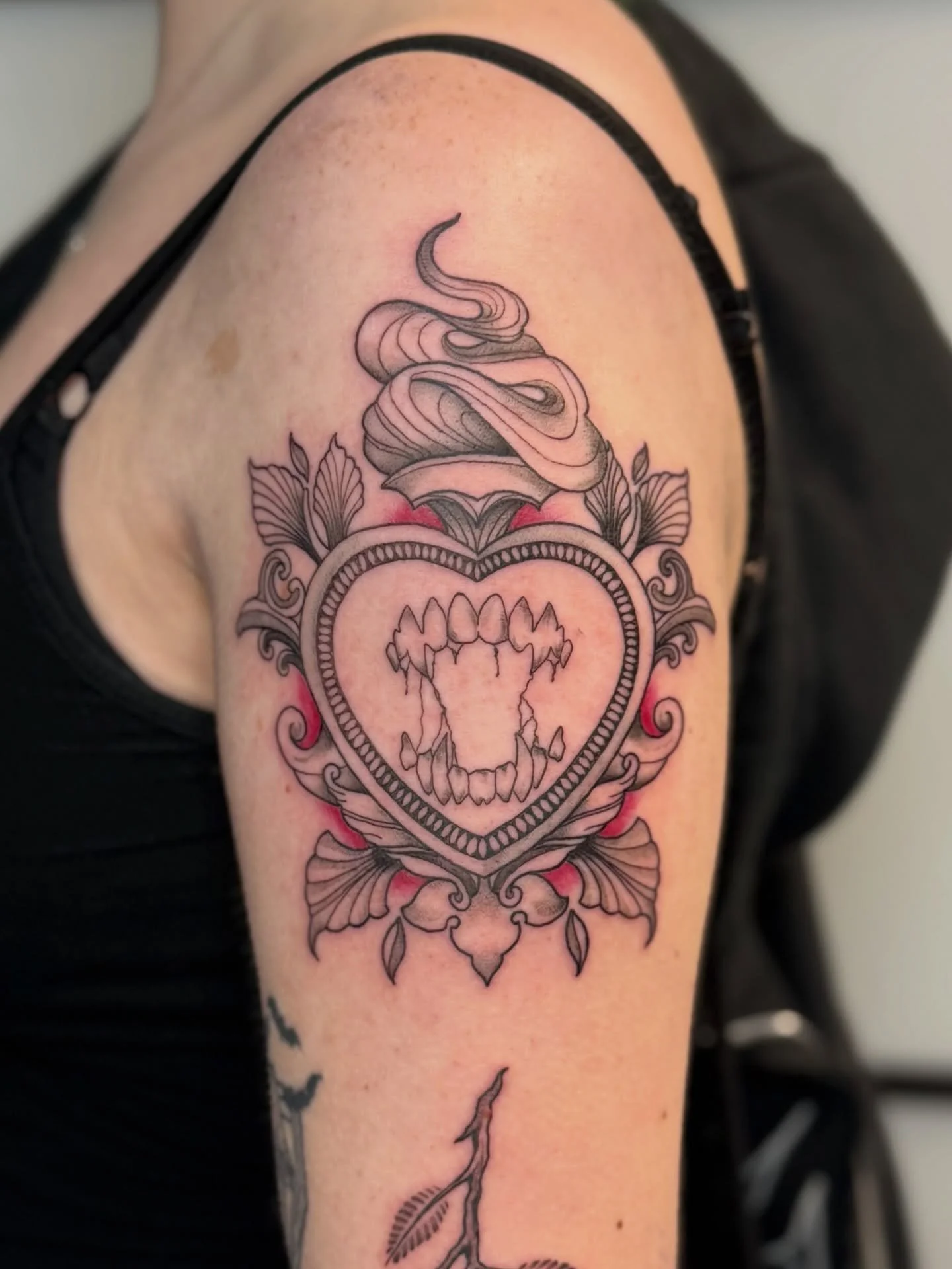 I&rsquo;m way behind on tattoo posts 🫠 here&rsquo;s one from a few weeks ago!

&bull;&bull;&bull;&bull;&bull;&bull;&bull;&bull;&bull;&bull;&bull;&bull;&bull;&bull;&bull;&bull;&bull;&bull;&bull;&bull;&bull;&bull;&bull;&bull;
#tattoomanchester #manche