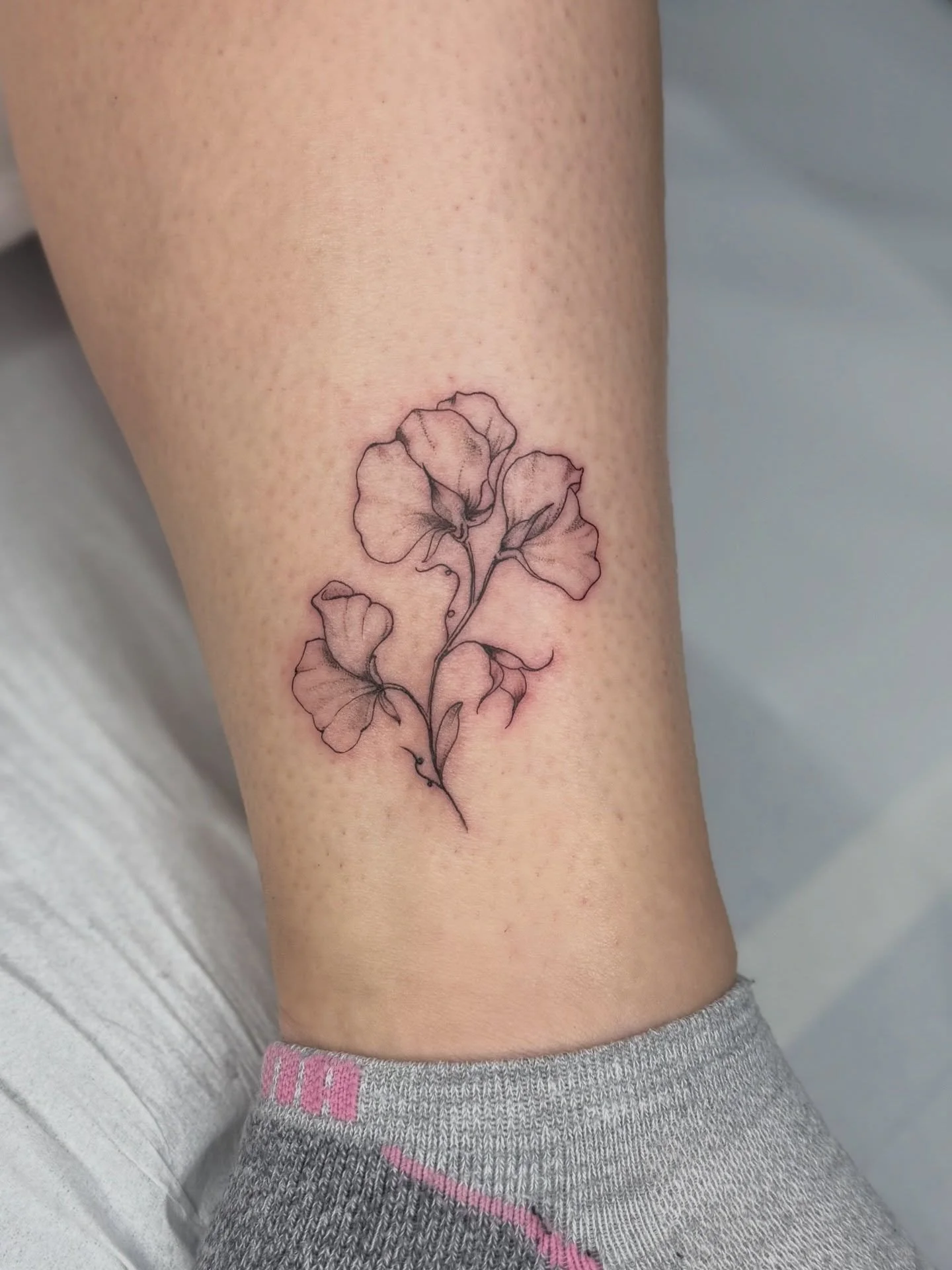 Couple of recent smaller fineline and blackwork pieces which I havnt posted properly because I&rsquo;m chaotic with my social media 🫠

&bull;&bull;&bull;&bull;&bull;&bull;&bull;&bull;&bull;&bull;&bull;&bull;&bull;&bull;&bull;&bull;&bull;&bull;&bull;