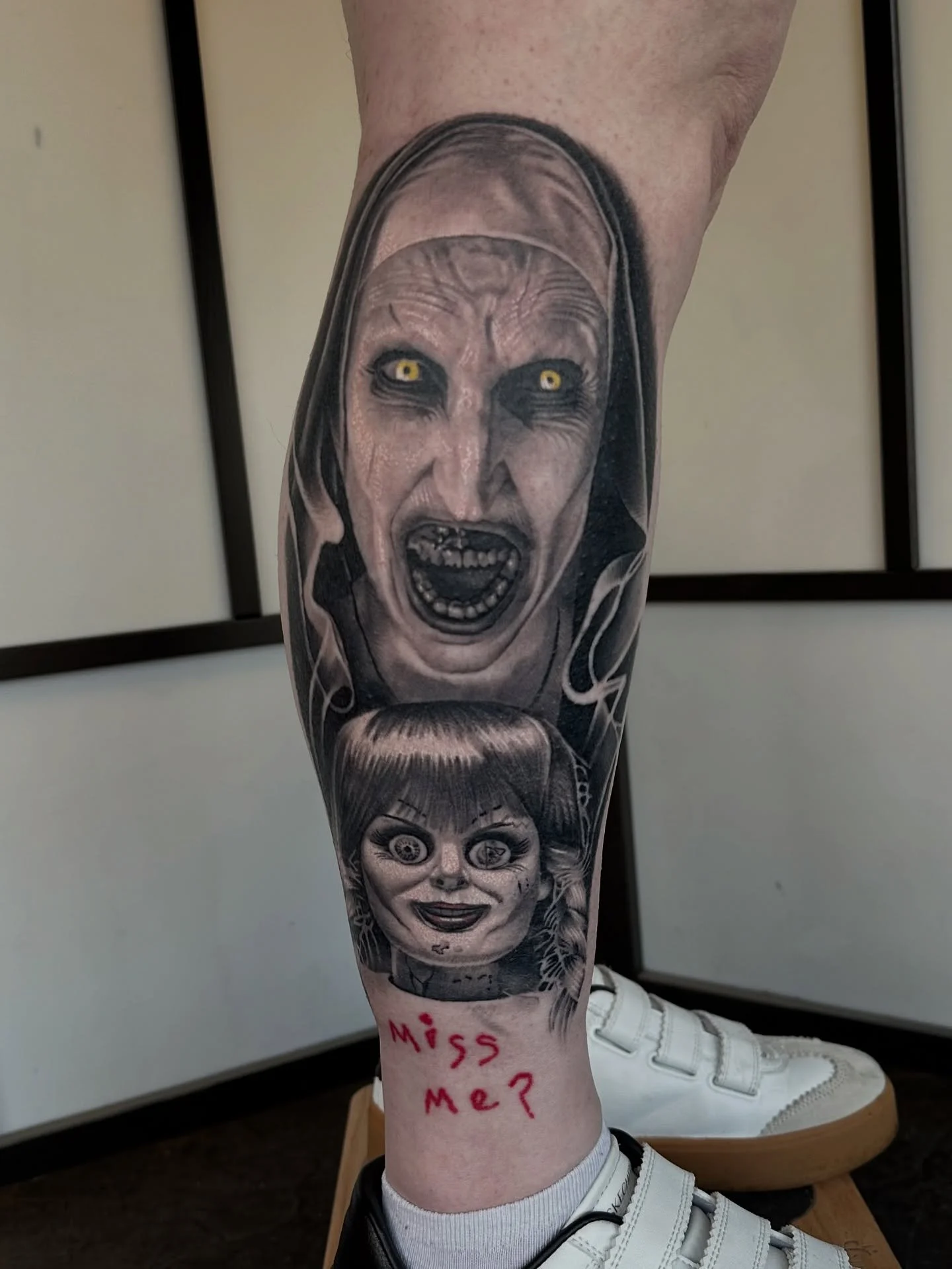 Horror piece by @benalmondtattoos benalmondtattoos 
.
.
.
.
.
.
#tattoos #portrait #blackandgreytattoo #tattooing #realismtattoo