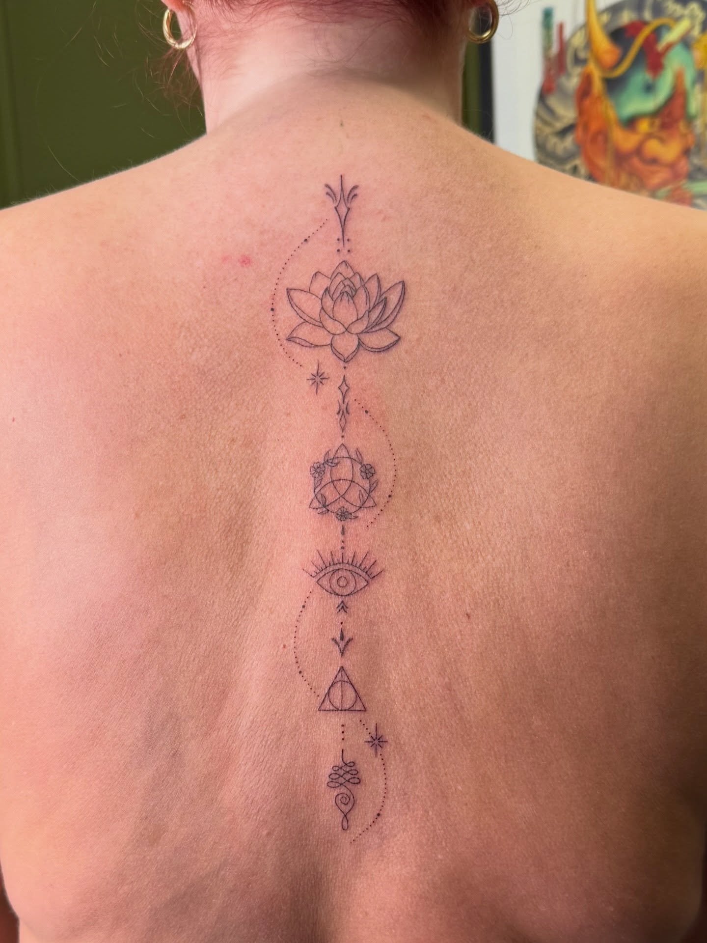 Fineline spine piece from a couple weeks ago 👌 loved how this one turned out.

&bull;&bull;&bull;&bull;&bull;&bull;&bull;&bull;&bull;&bull;&bull;&bull;&bull;&bull;&bull;&bull;
#manchestertattoo #finelinetattoo #delicatetattoo #spinetattoo #urmston