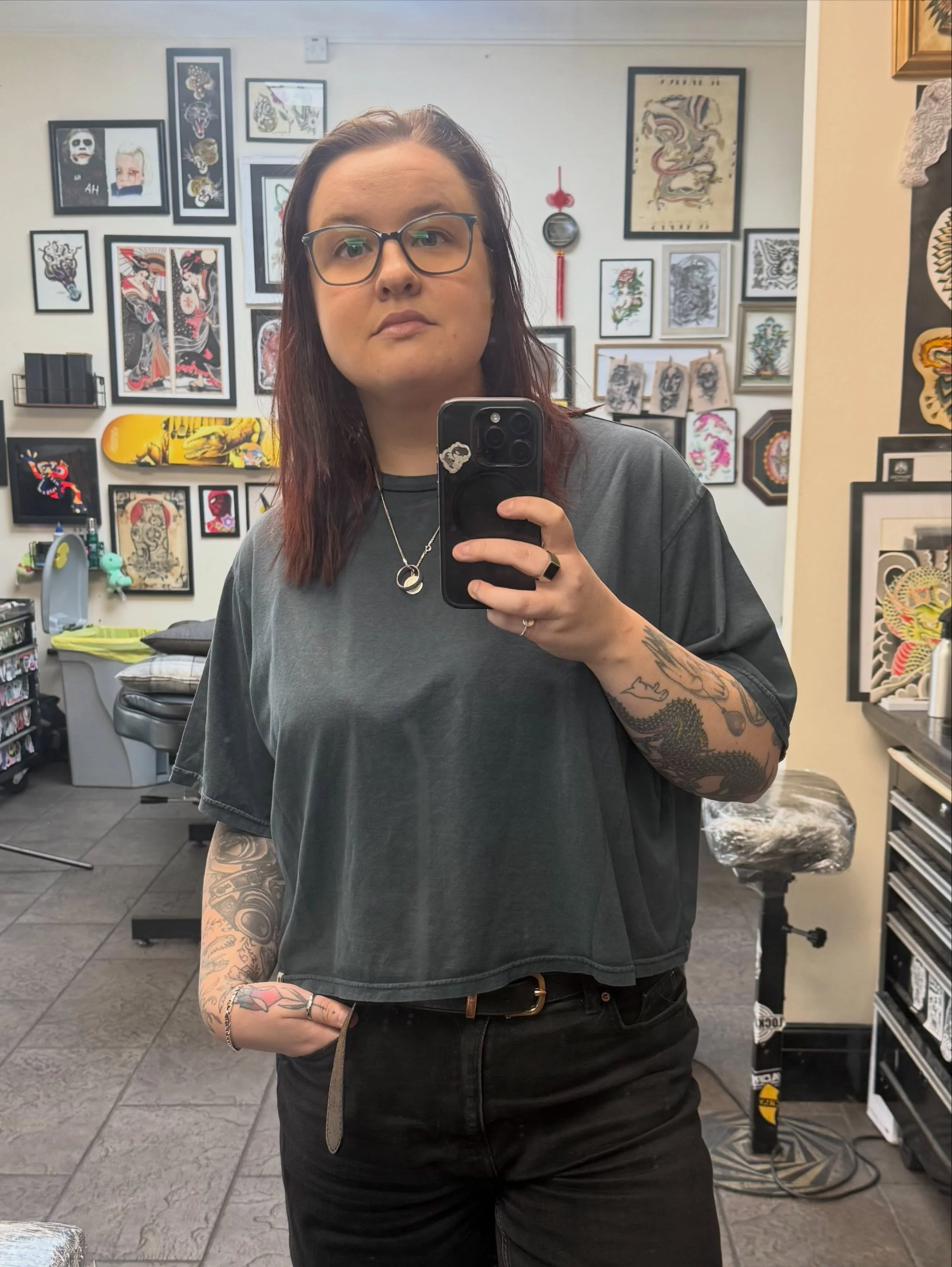What's up folks! 
I've had a few new followers recently so just thought I'd reintroduce myself!

I&rsquo;m Rach 🏳️&zwj;🌈 a tattoo artist based in Urmston, Manchester ✌️🥰

I specialise in a more fineline style, but I also love to work in a more bol