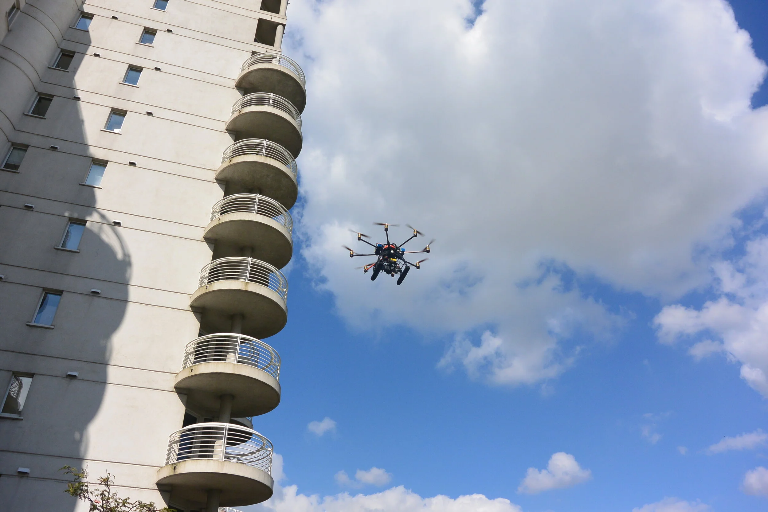 01E_DRONE_PHL02.JPG