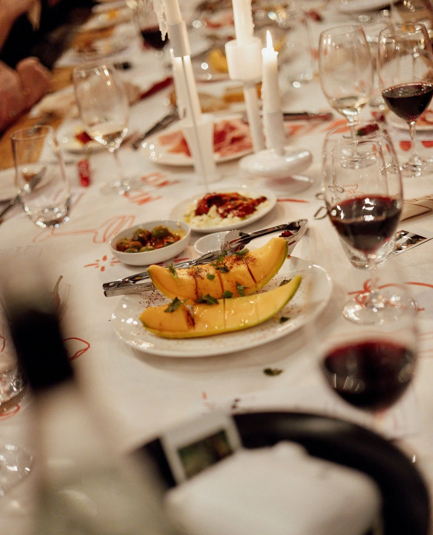 Still dreaming of our Italian feast last weekend @marketeatinghouse 🦪 🫒⁠
⁠
📷️ @withbaxter.co⁠
⁠
.⁠
.⁠
.⁠
.⁠
.⁠
#greendoorwines #fergusonvalley #discoverfergusonvalley #bungeo #bunburygeographe #winemakersofgeographe #justanotherdayinwa #australias