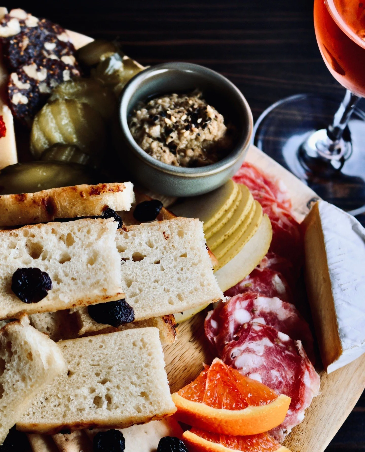 Long lunch on a Thursday? Anything goes in December right 🧀⁠
⁠
Come say hey, open 11 - 4:30 👋🏼⁠
.⁠
.⁠
.⁠
.⁠
#greendoorwines #fergusonvalley #discoverfergusonvalley #bungeo #bunburygeographe #winemakersofgeographe #justanotherdayinwa #australiassw 
