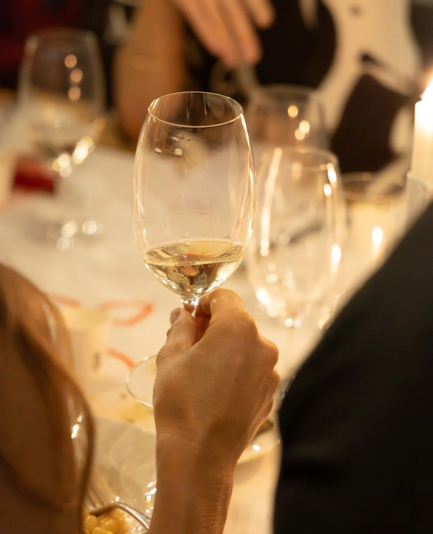 Cheers to a long weekend!⁠
⁠
We are open 11am - 4:30pm Thus - Sun for all your wine needs before school goes back!⁠
⁠
Recommend making a booking as its looking like a busy one ✌🏼⁠
⁠
⁠
📸 @withbaxter.co⁠
⁠
.⁠
.⁠
.⁠
.⁠
.⁠
#greendoorwines #fergusonvall