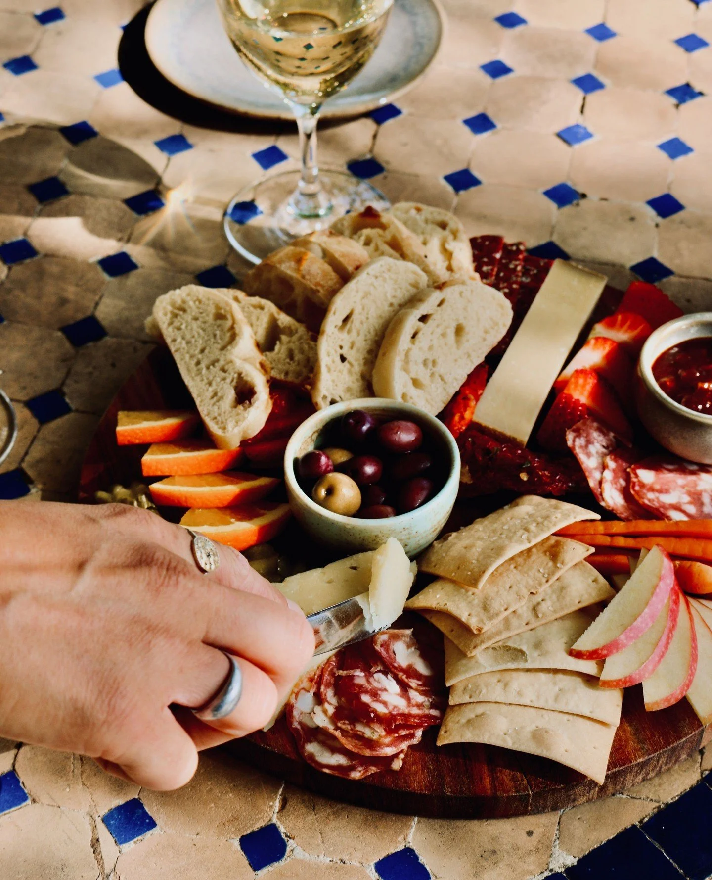Lazy Sunday lunch is calling 🧀⁠
⁠
⁠
Open till 430 today...⁠
.⁠
.⁠
.⁠
.⁠
.⁠
#greendoorwines #fergusonvalley #discoverfergusonvalley #bungeo #bunburygeographe #winemakersofgeographe #justanotherdayinwa #australiassw #australias_southwest #westernaustr