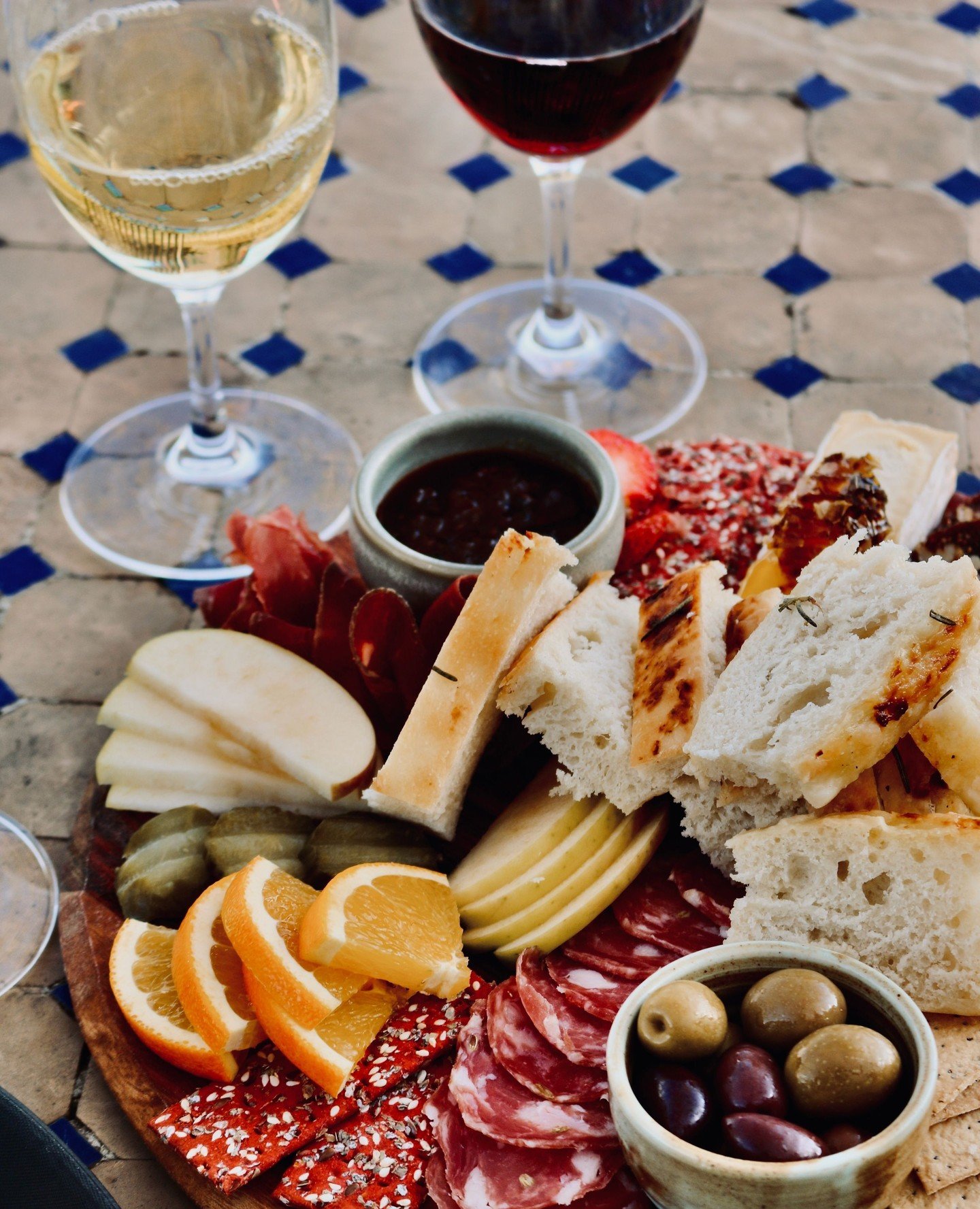 We are open from 12-430 today 🍷⁠
.⁠
.⁠
.⁠
.⁠
.⁠
#greendoorwines #fergusonvalley #discoverfergusonvalley #bungeo #bunburygeographe #winemakersofgeographe #geographewine #geographewineregion #justanotherdayinwa #australiassw #australias_southwest #wes