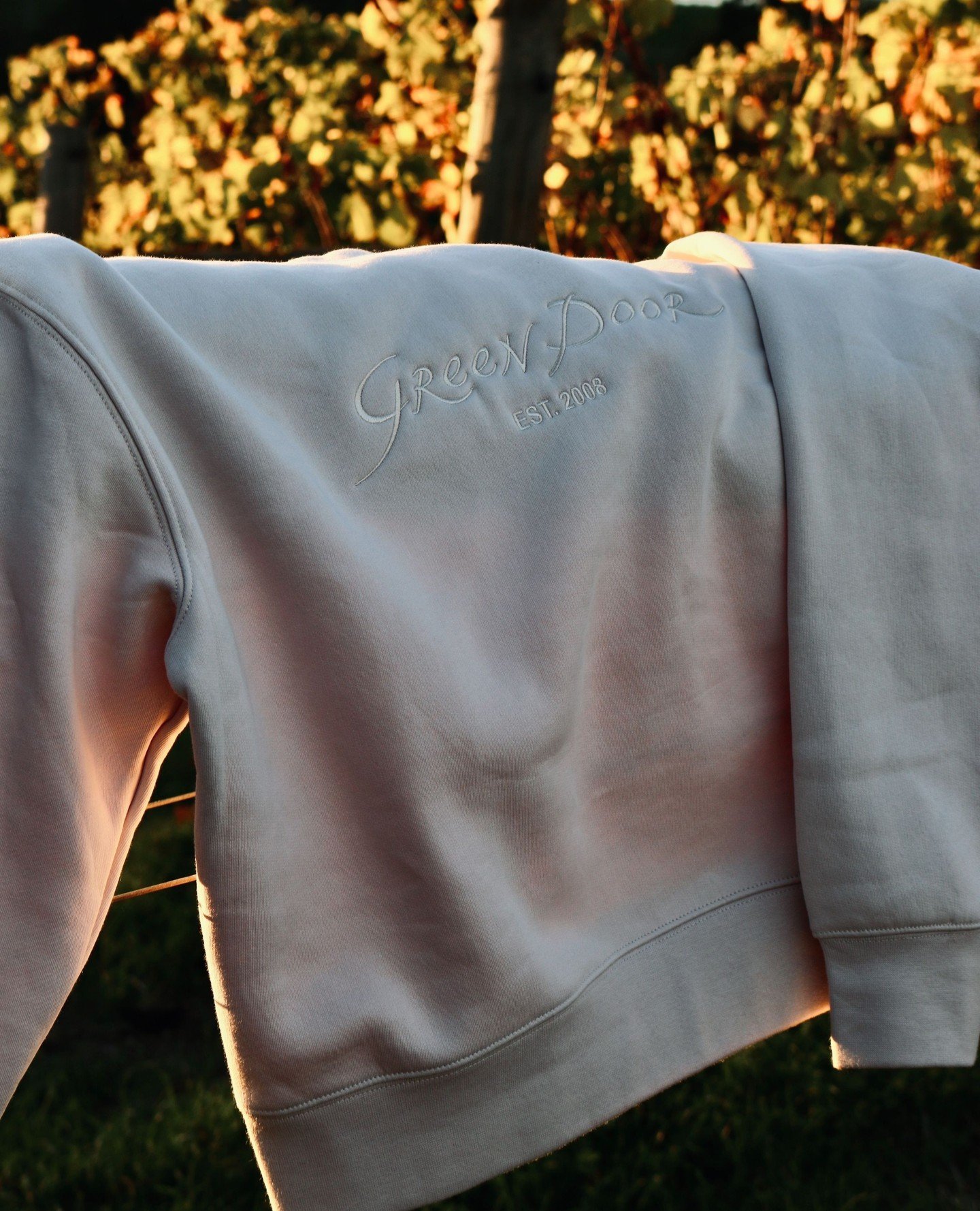 Sweater weather is here and we coudn't be more excited about it🔥⁠
⁠
.⁠
.⁠
.⁠
.⁠
#greendoorwines #fergusonvalley #cellardoor #australiawine #winetasting #wawine #visitwa #boutiquewinery #winterwinedays #ros&eacute;season #redwineweather #winewithavie