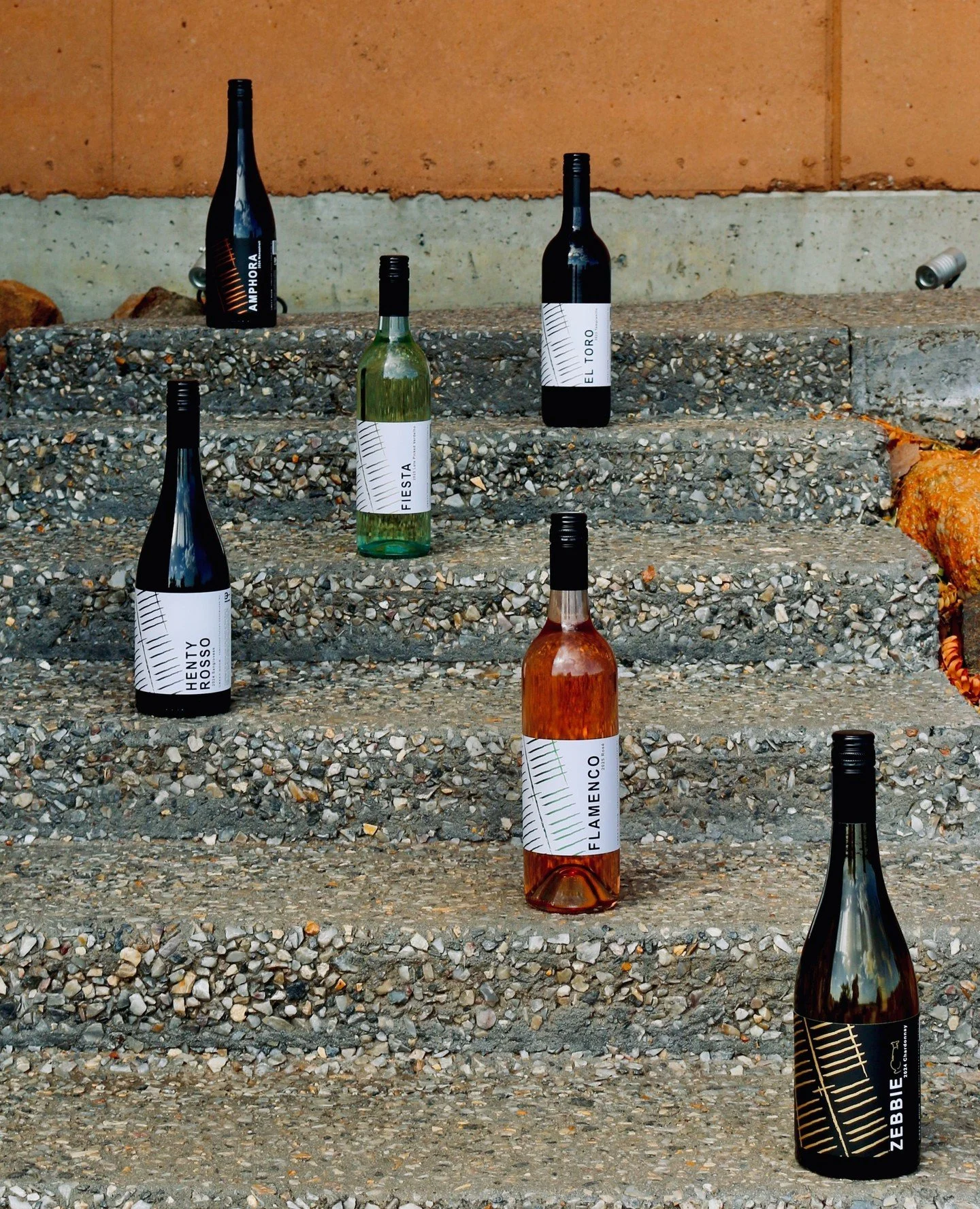 Even though we aren't open this weekend you can always pop online and place an order! We offer discounts on minimum spends and flat rate shipping. Head to the link in our bio to place an order!⁠
⁠
Desperate for a bottle tonight?? @mojosbottleshop car