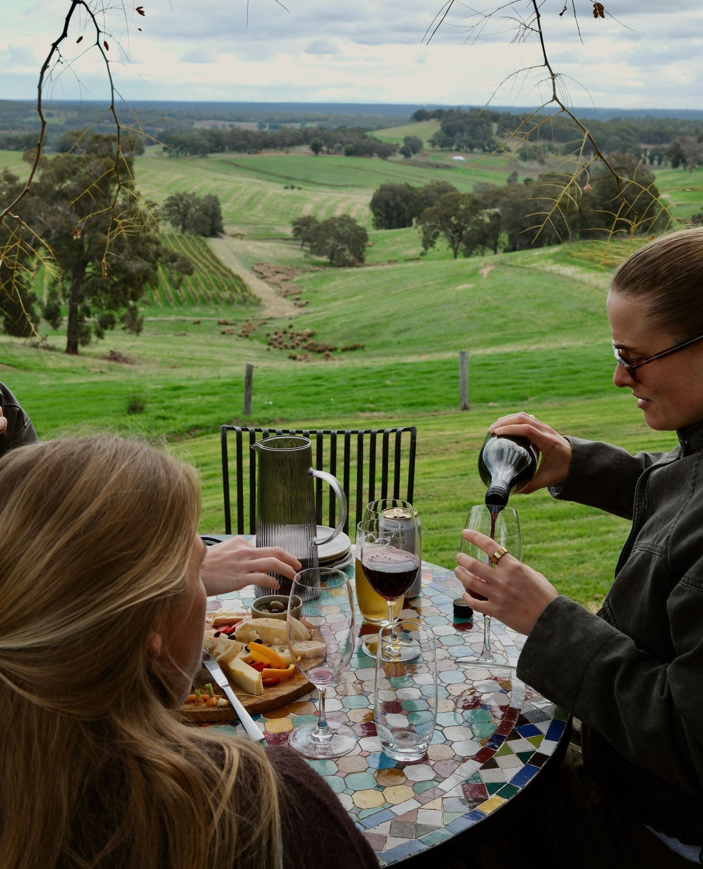 LONG WEEKEND ⁠
⁠
Call ahead if you are planning a visit as looking pretty busy today 🖤⁠
⁠
.⁠
.⁠
.⁠
.⁠
.⁠
#greendoorwines #fergusonvalley #discoverfergusonvalley #bungeo #bunburygeographe #winemakersofgeographe #geographewine #geographewineregion #ju